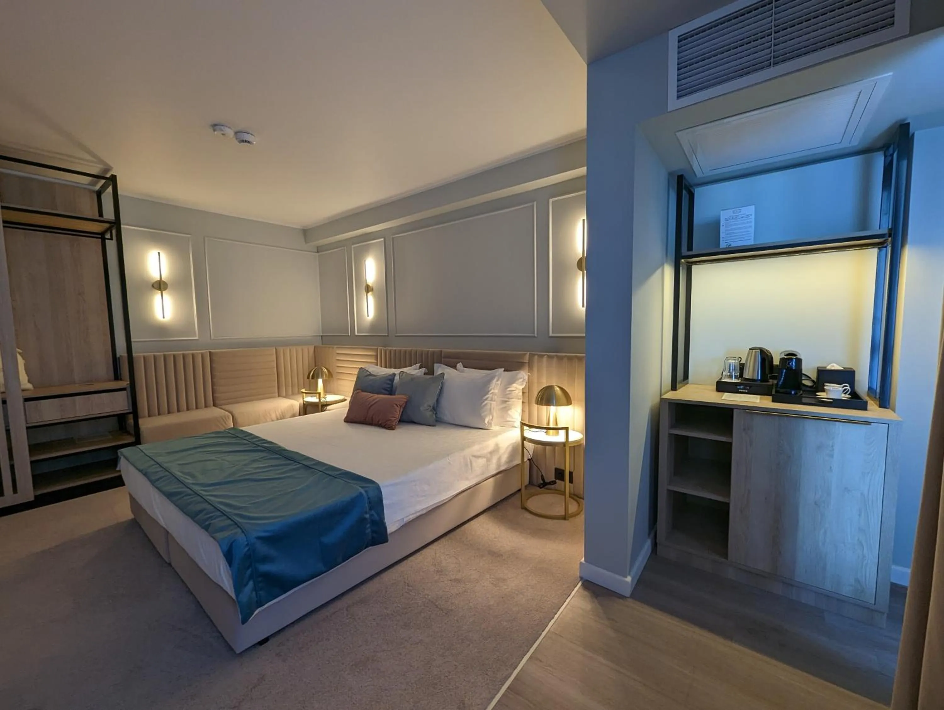 Bed in Bavaria Blu Hotel and Conference Centre