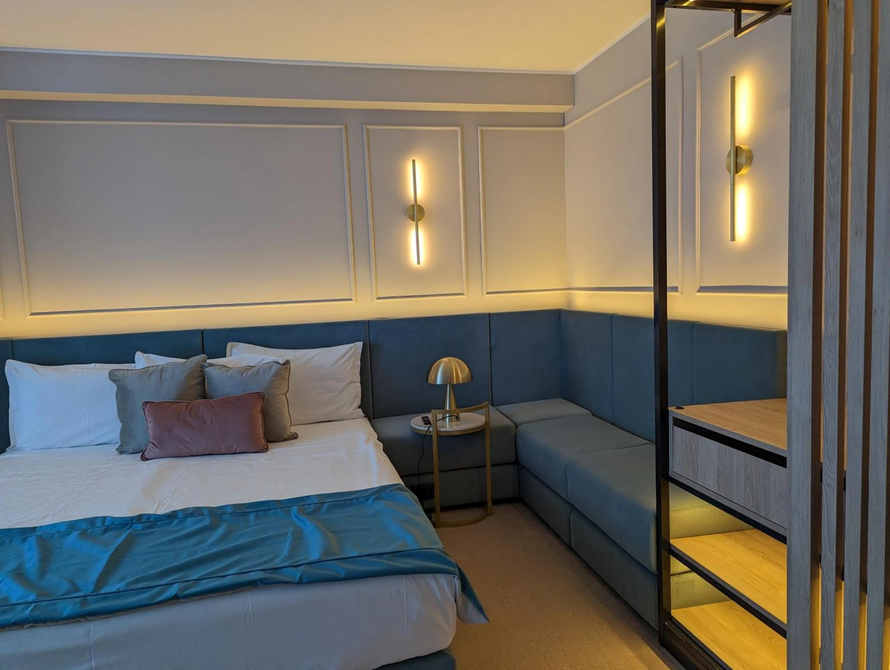 Bed in Bavaria Blu Hotel and Conference Centre