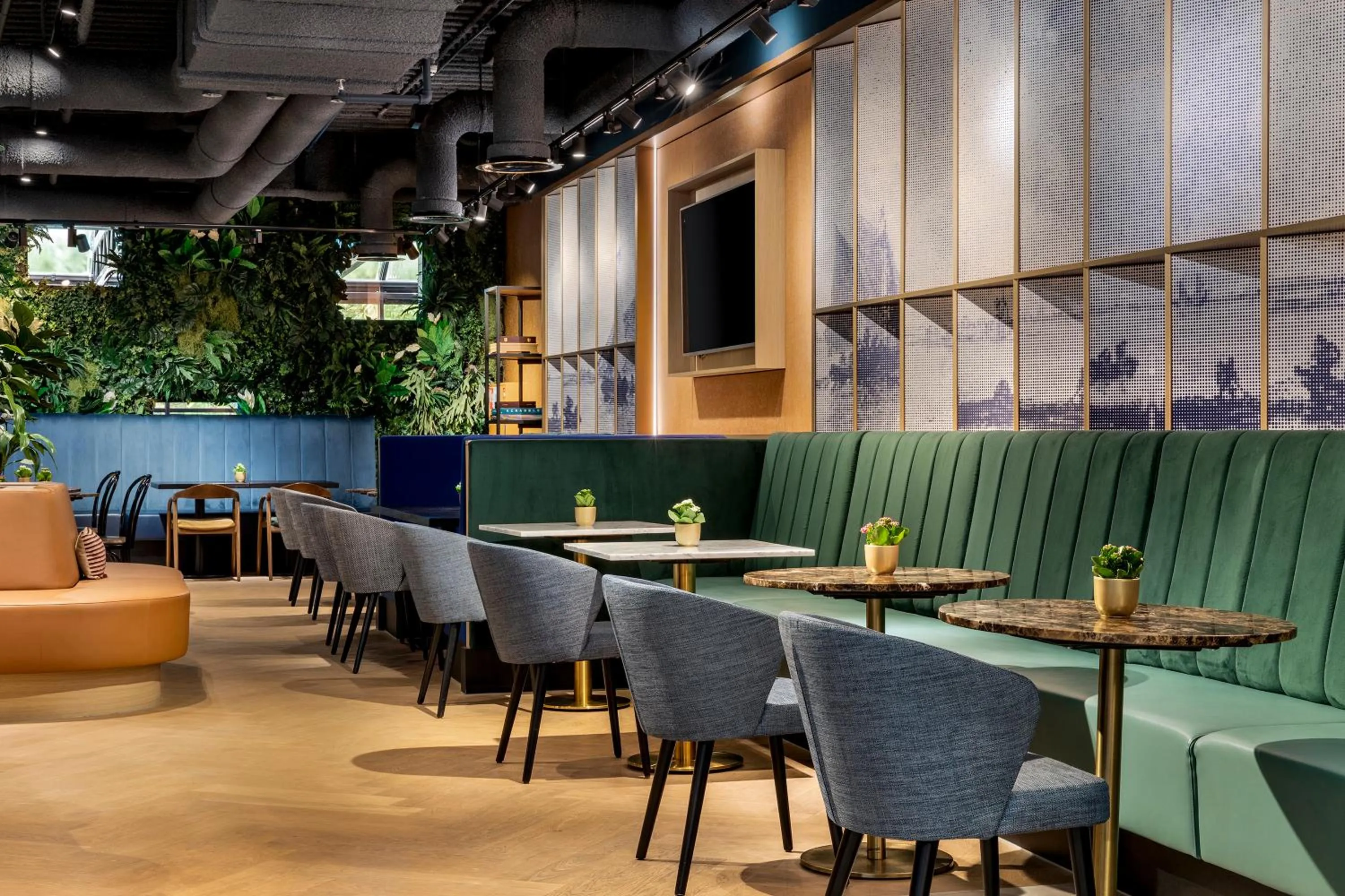 Lounge or bar in Corendon Urban Amsterdam Schiphol Airport Hotel