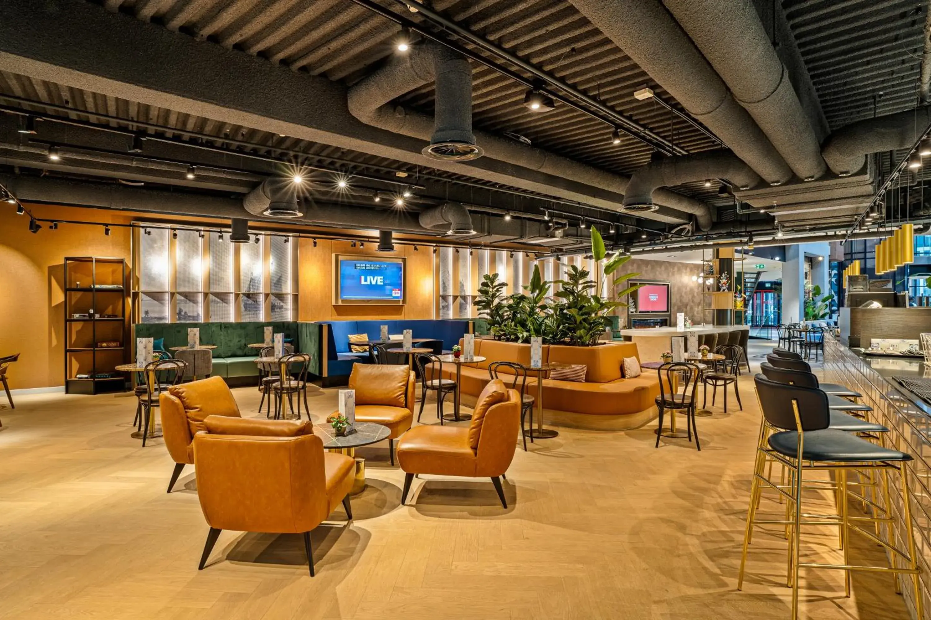 Lounge or bar in Corendon Urban Amsterdam Schiphol Airport Hotel Lounge or bar in Corendon Urban Amsterdam Schiphol Airport Hotel