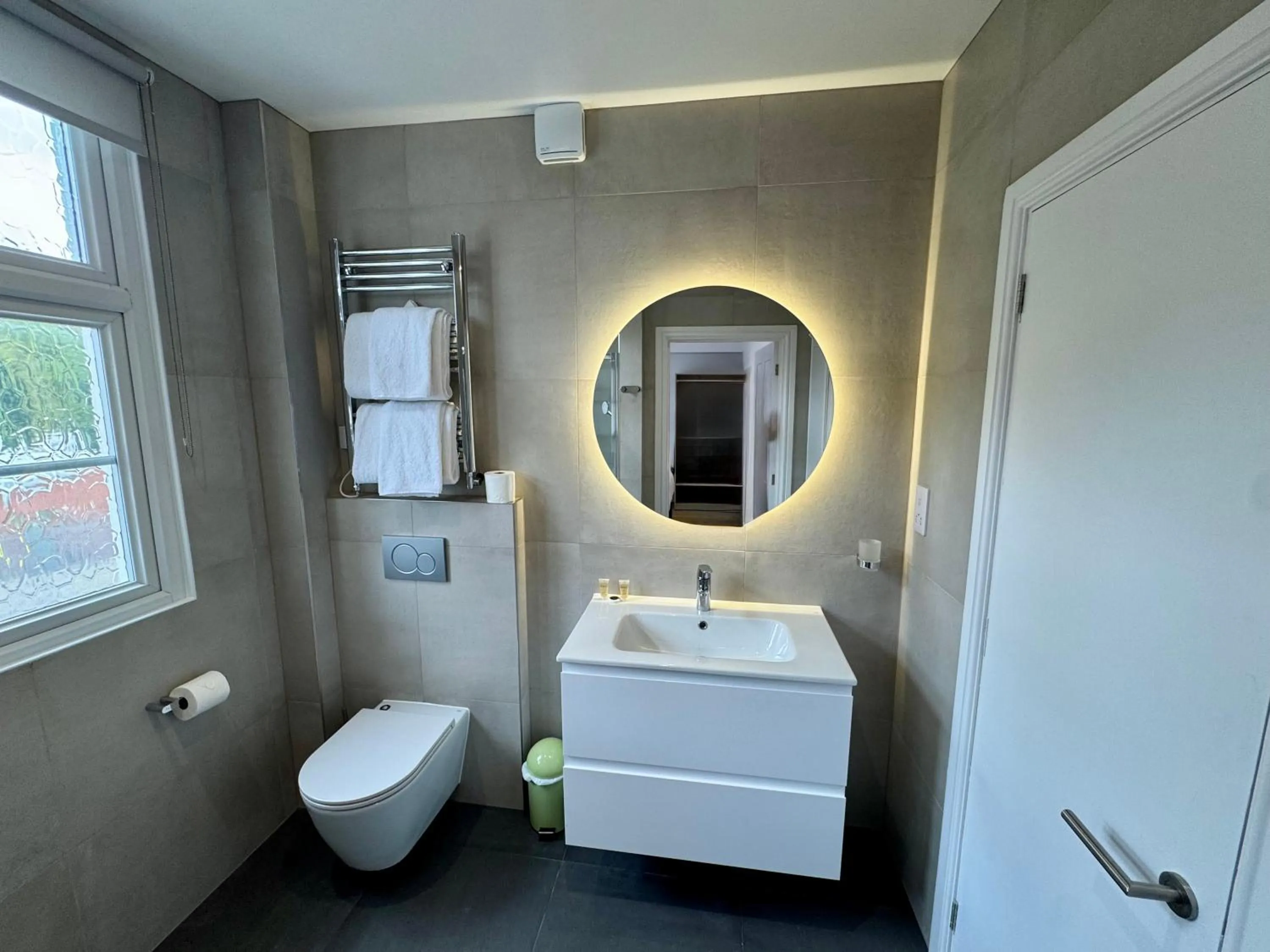 Brentwood Hotel & Apartments