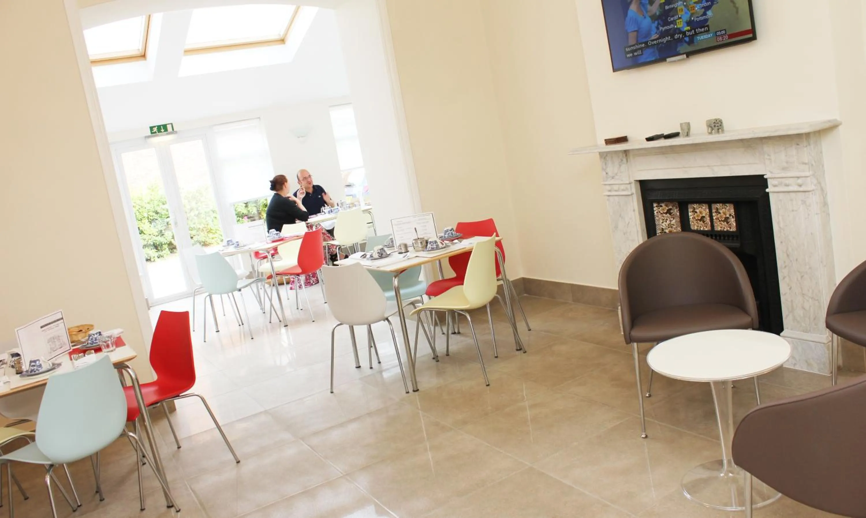 Restaurant/places to eat in Brentwood Hotel & Apartments