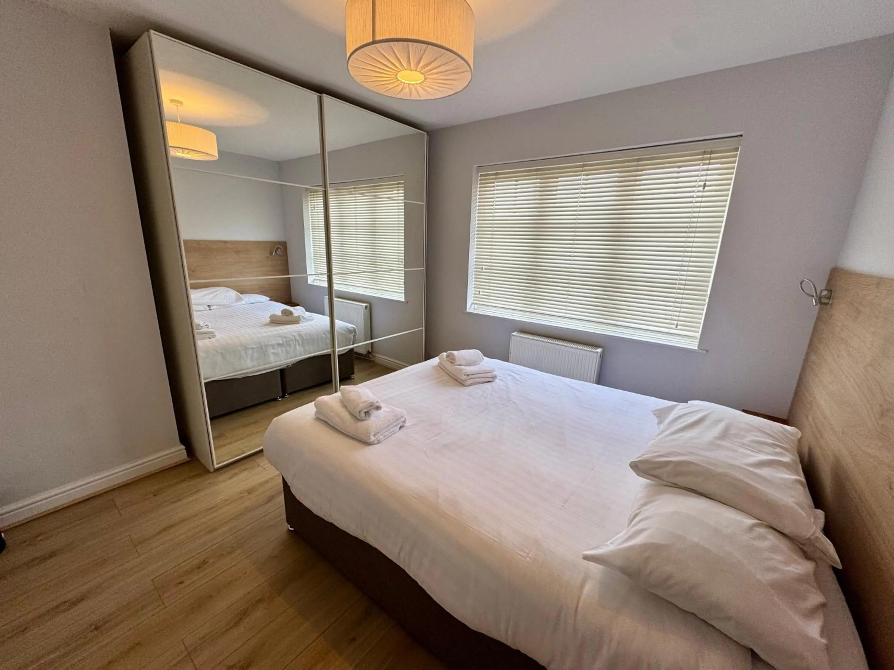 Bed in Brentwood Hotel & Apartments