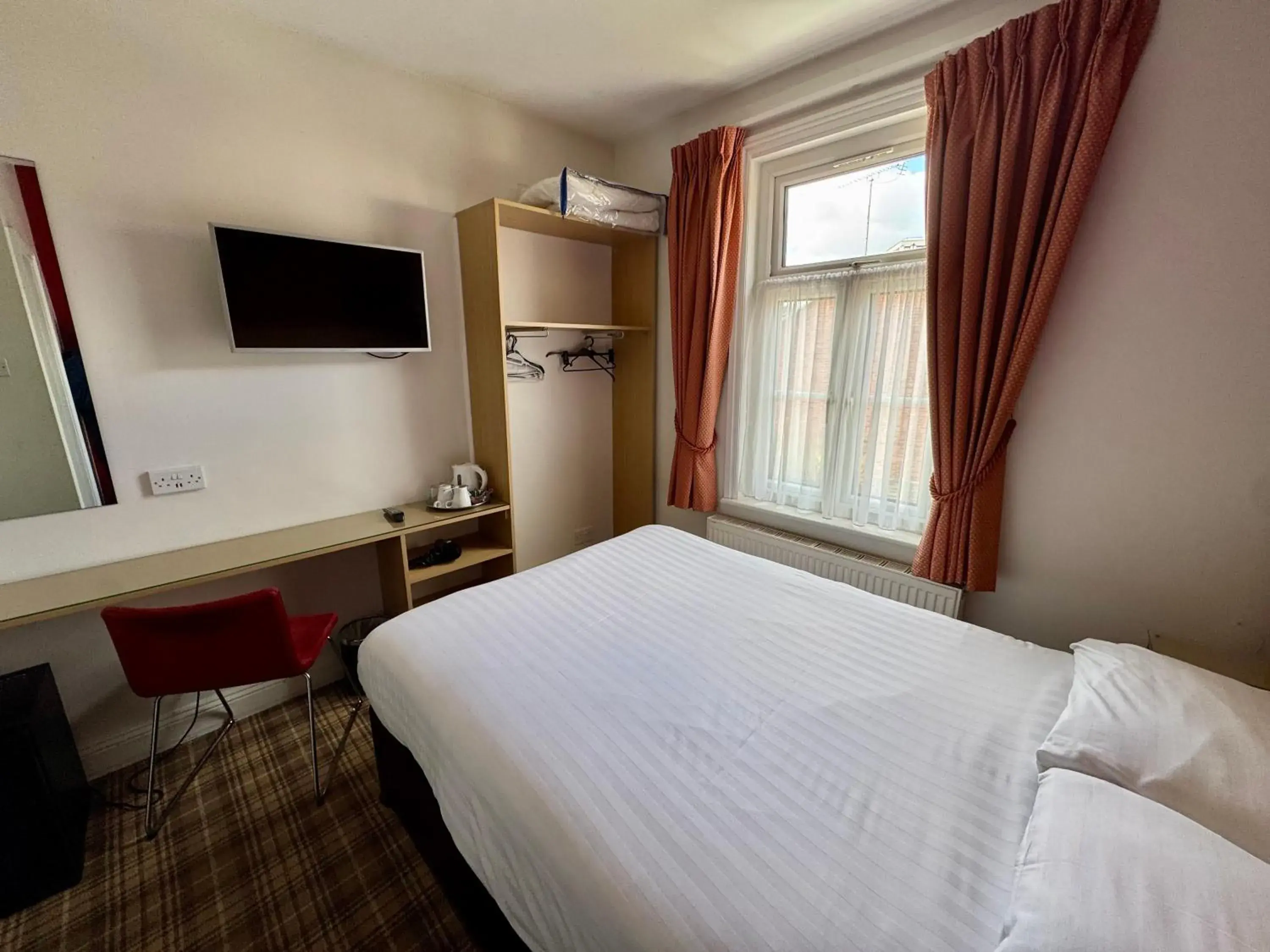 Standard Double Room in Brentwood Hotel & Apartments Standard Double Room in Brentwood Hotel & Apartments
