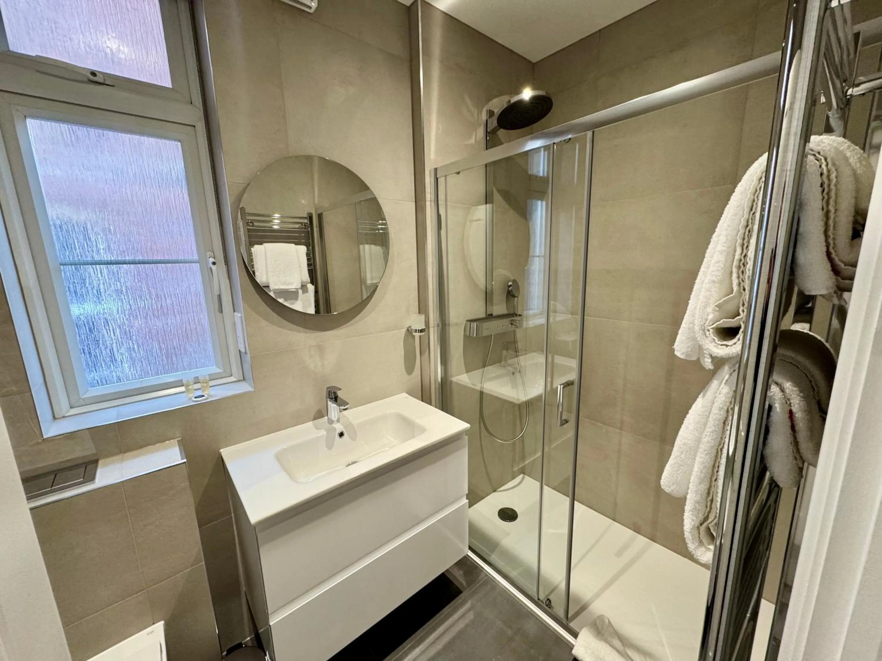 Brentwood Hotel & Apartments