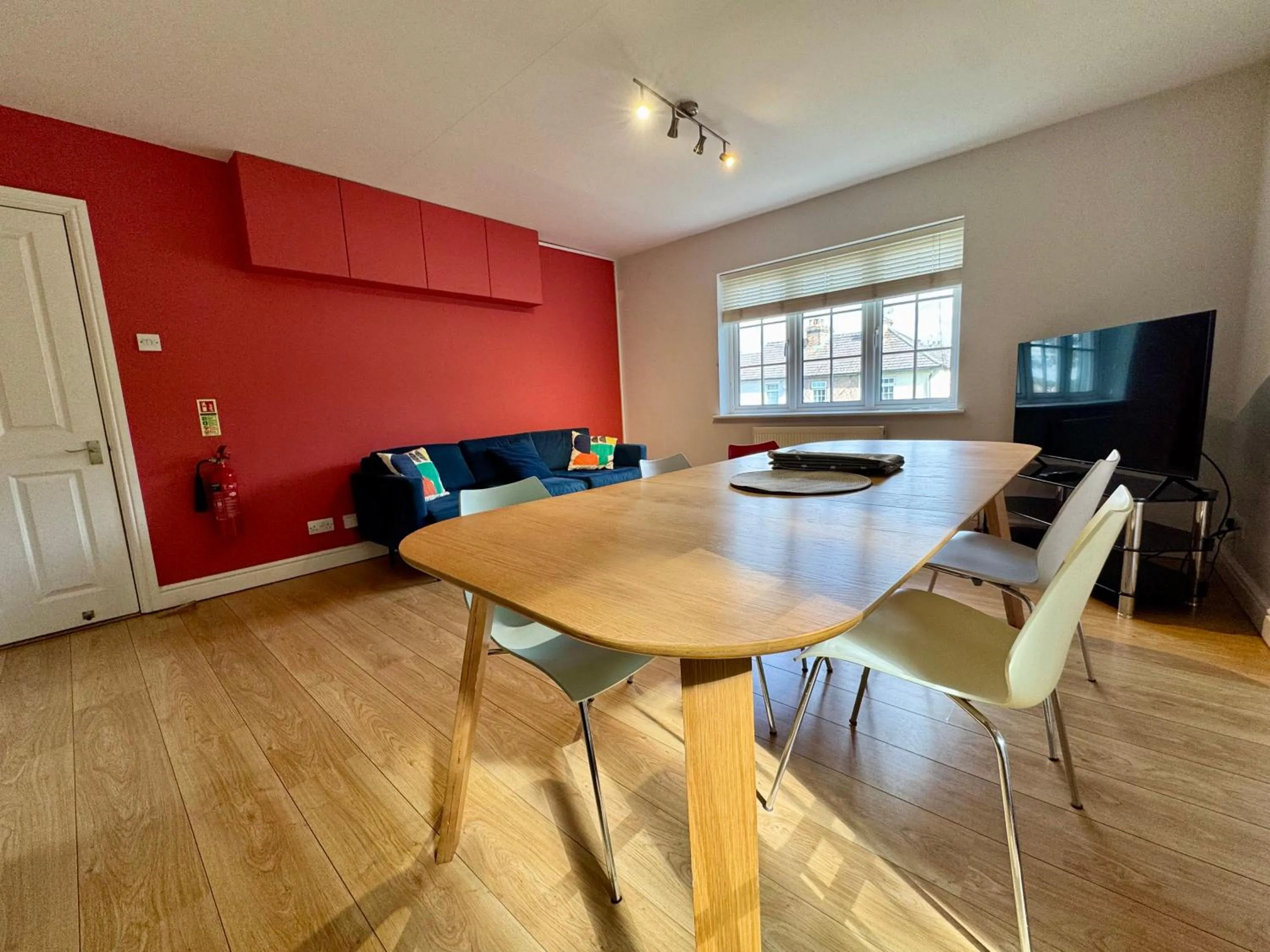 Brentwood Hotel & Apartments