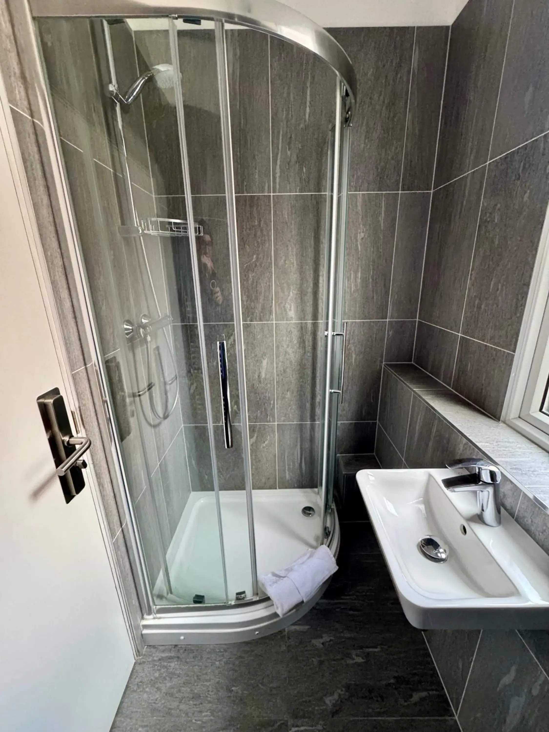 Single Room with Private External Bathroom in Brentwood Hotel & Apartments Single Room with Private External Bathroom in Brentwood Hotel & Apartments