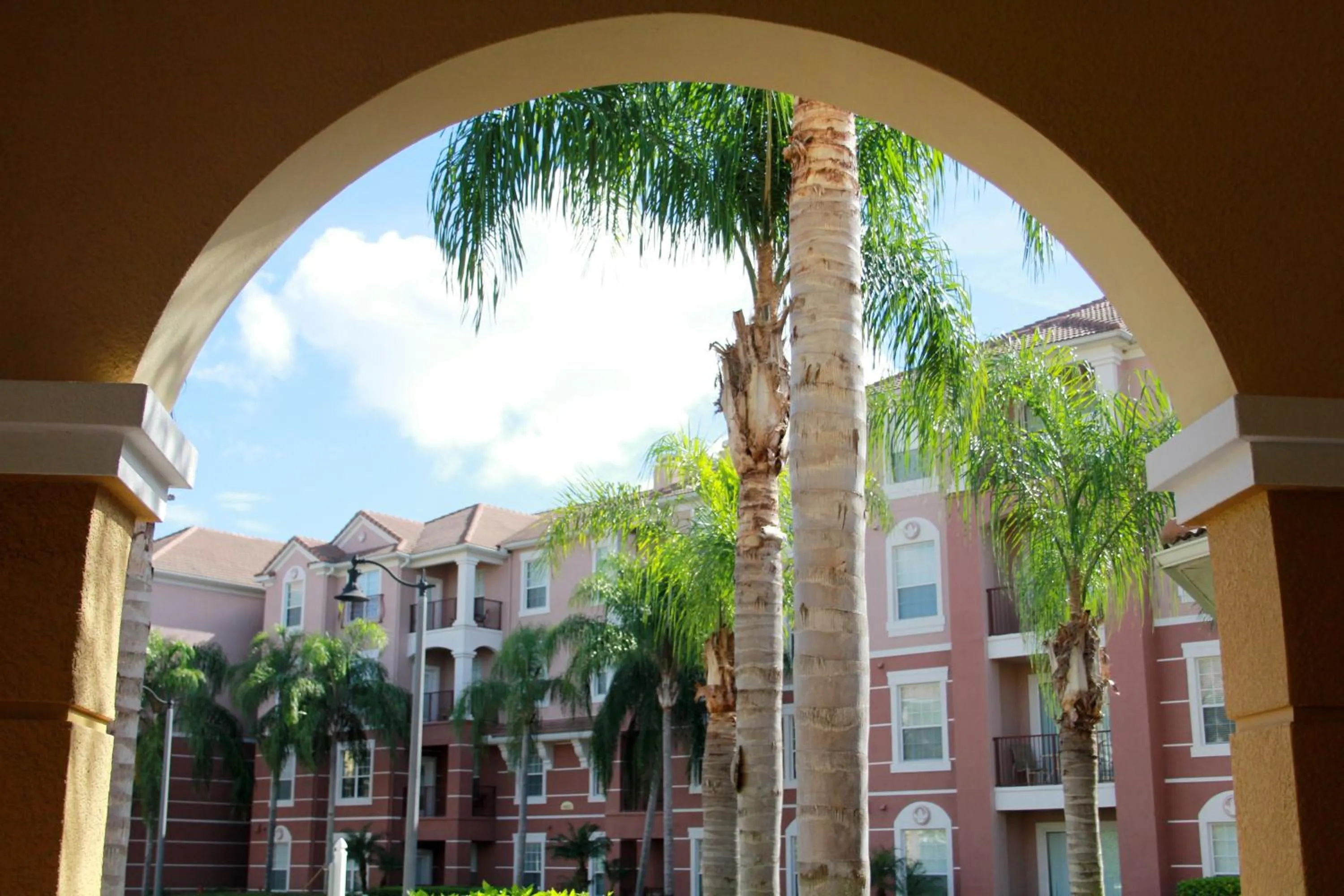 Property building in Vista Cay Inn