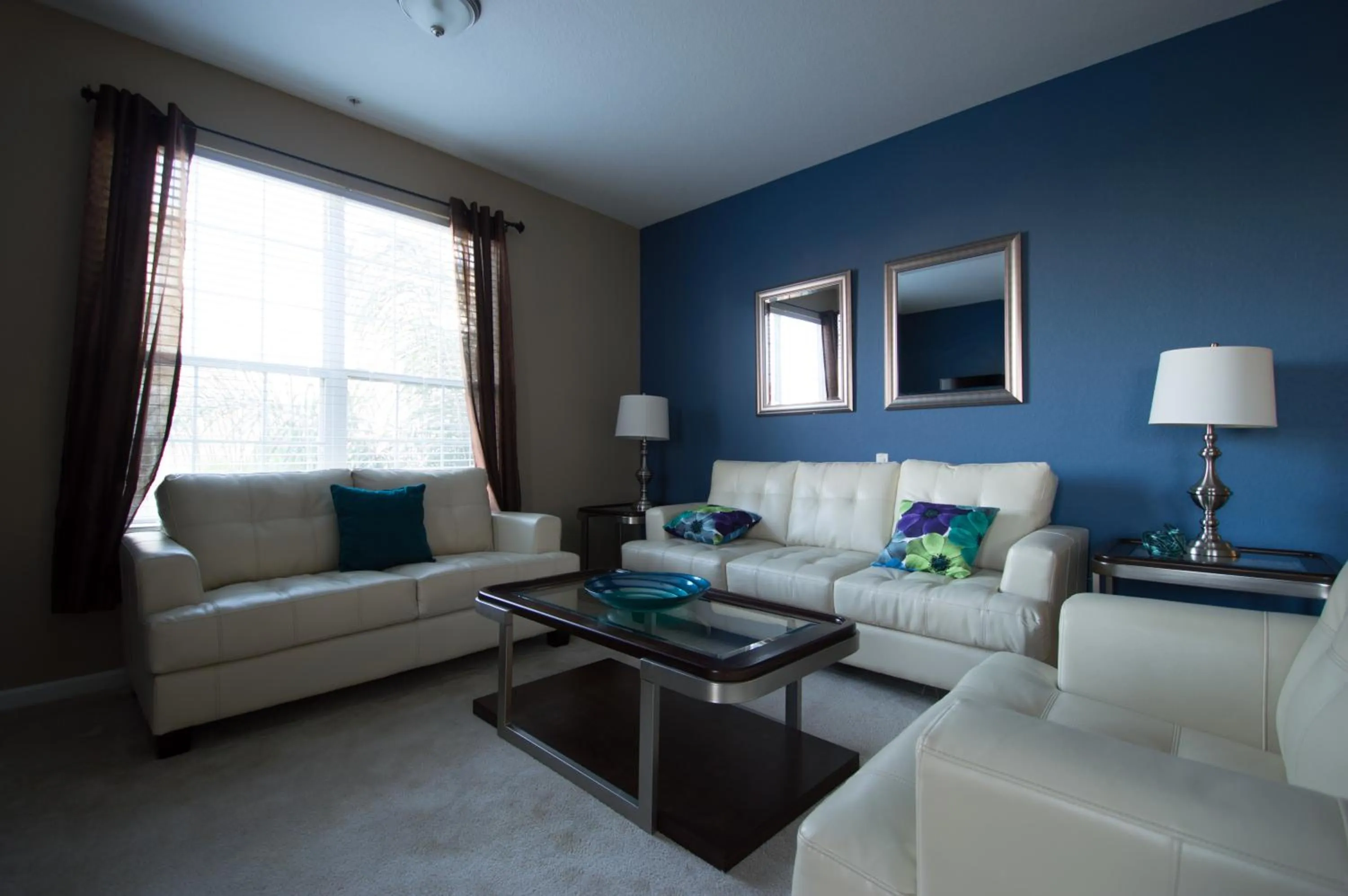 Living room in Vista Cay Inn