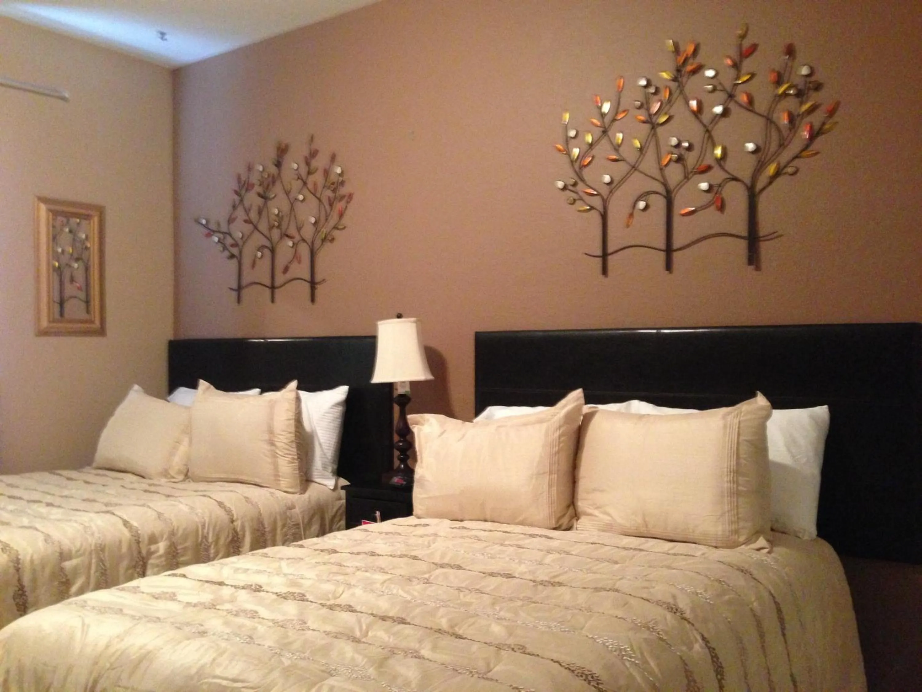 Photo of the whole room, Bed in Vista Cay Inn