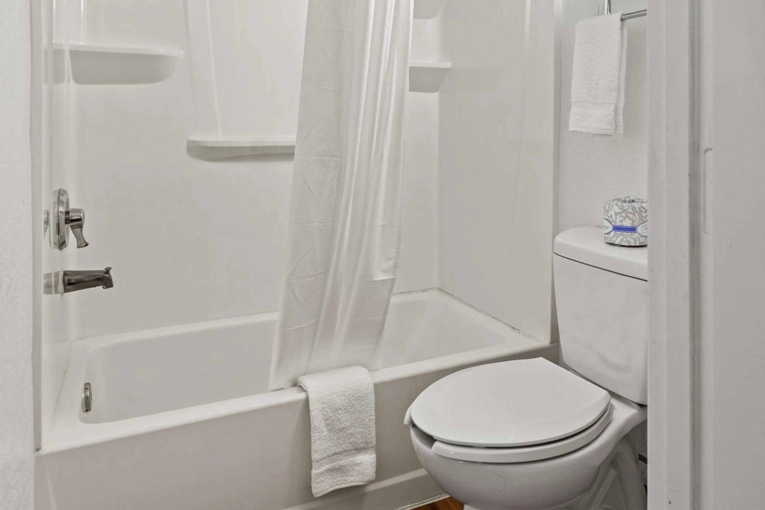 Bathroom in Motel 6-San Luis Obispo, CA - South