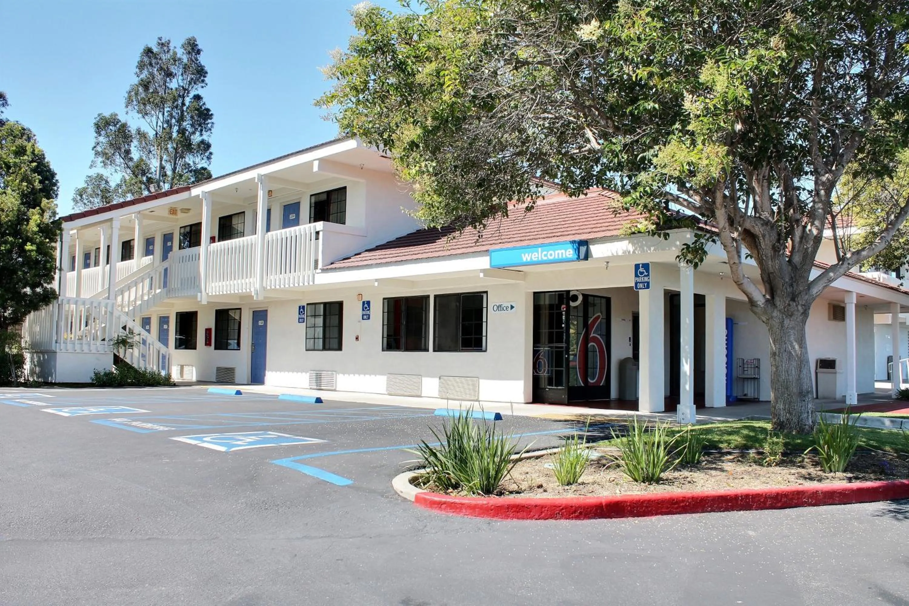 Facade/entrance in Motel 6-San Luis Obispo, CA - South