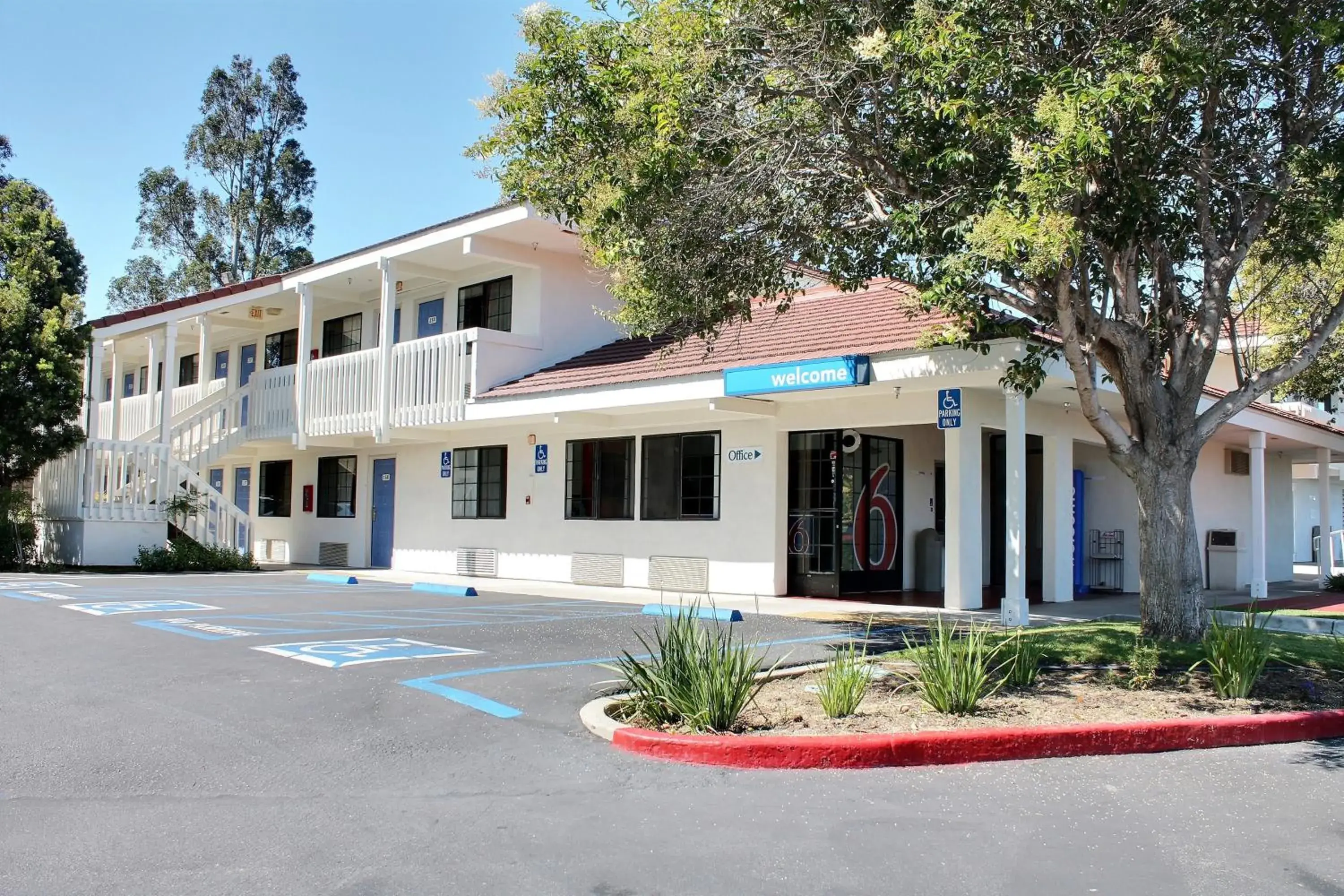 Facade/entrance in Motel 6-San Luis Obispo, CA - South Facade/entrance in Motel 6-San Luis Obispo, CA - South