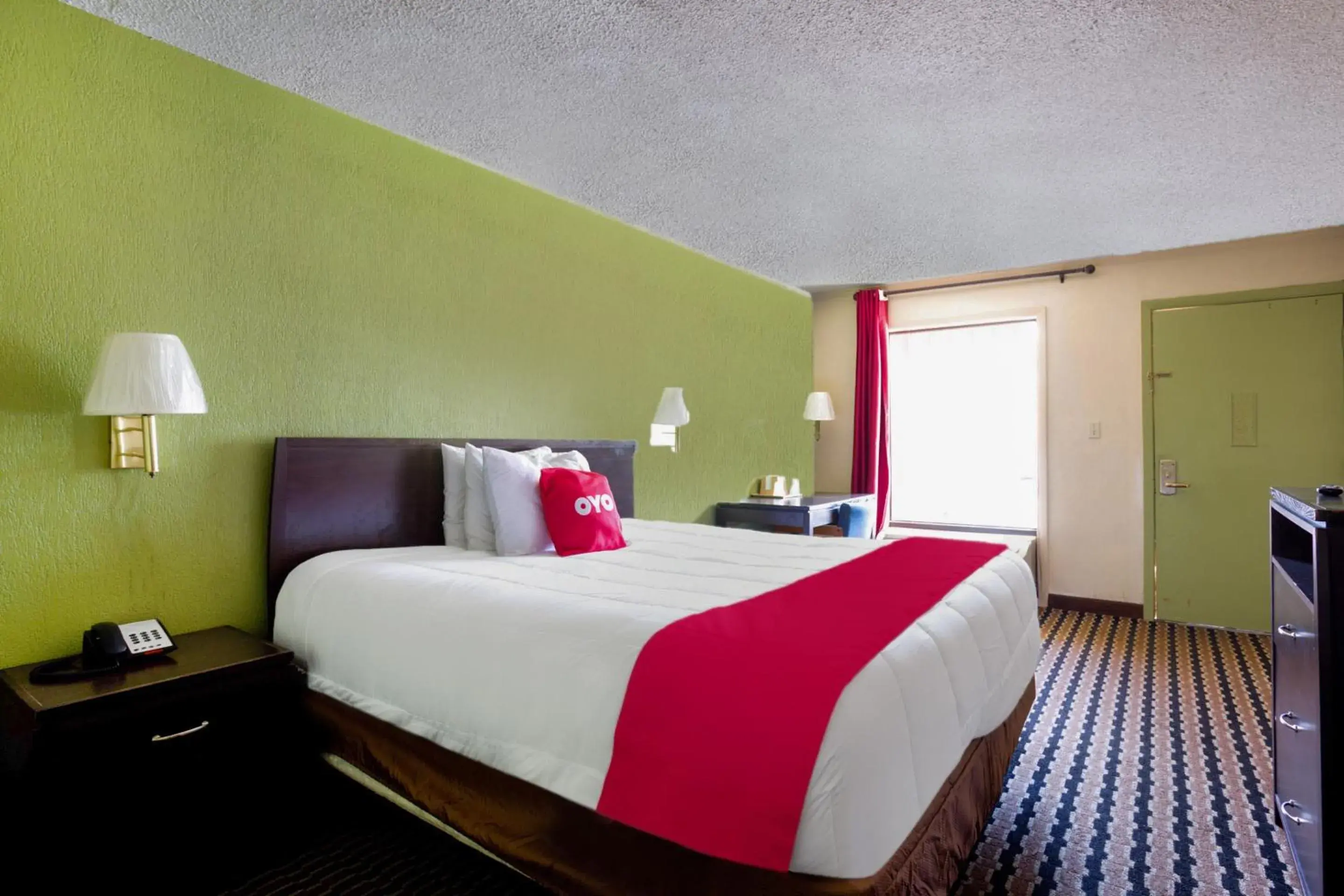 One-Bedroom Suite in OYO Hotel Pensacola I-10 & Hwy 29 One-Bedroom Suite in OYO Hotel Pensacola I-10 & Hwy 29