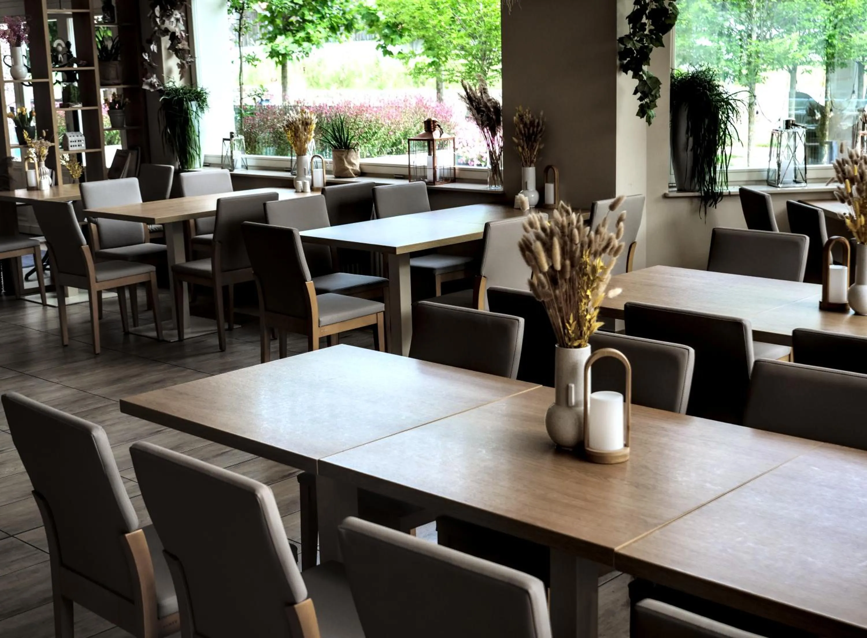 Restaurant/places to eat in Hotel Eureka