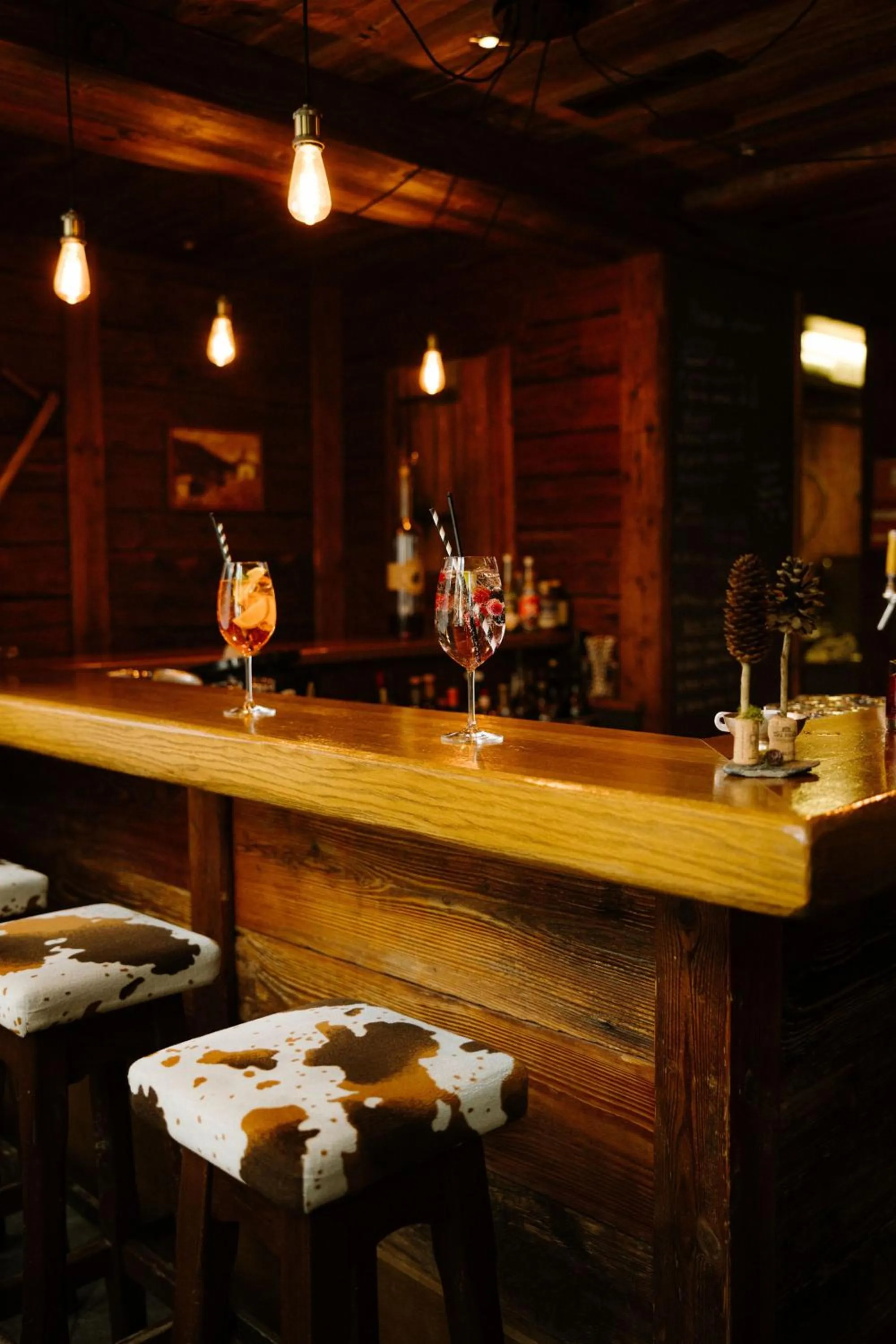 Lounge or bar in Alpine Hotel Perren