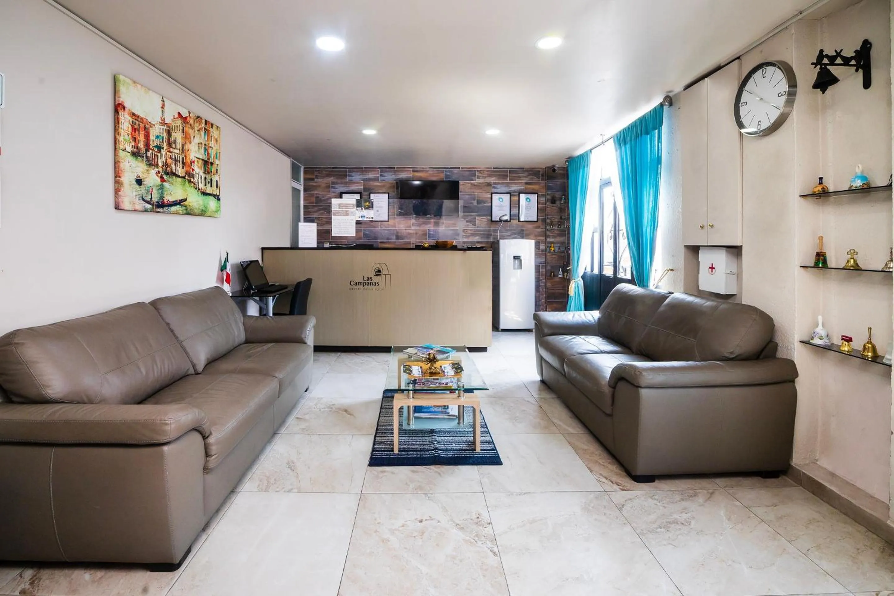 Lobby or reception in OYO Hotel Boutique Las Campanas