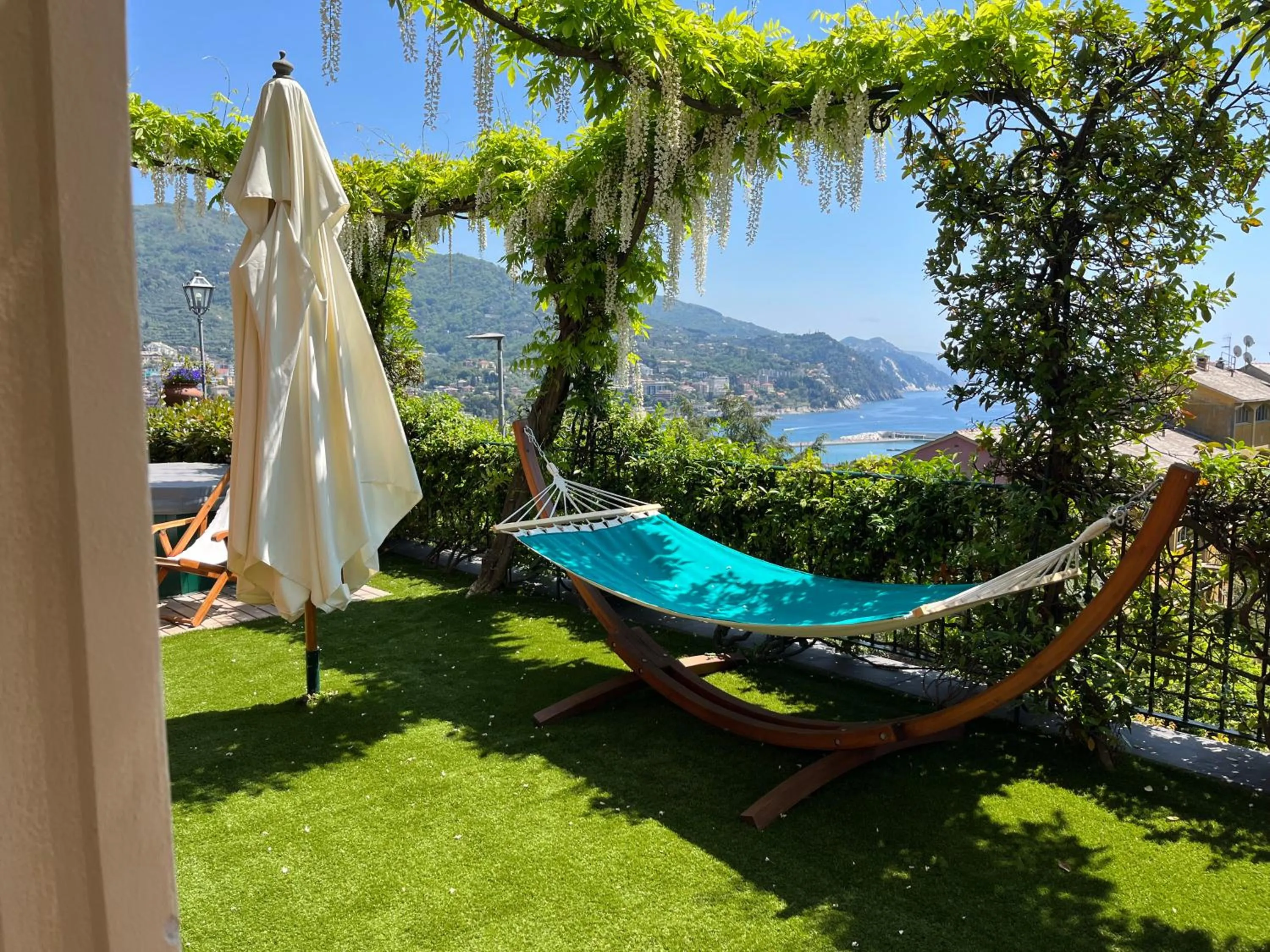 Garden view in Villa Mares - sea view, free garage