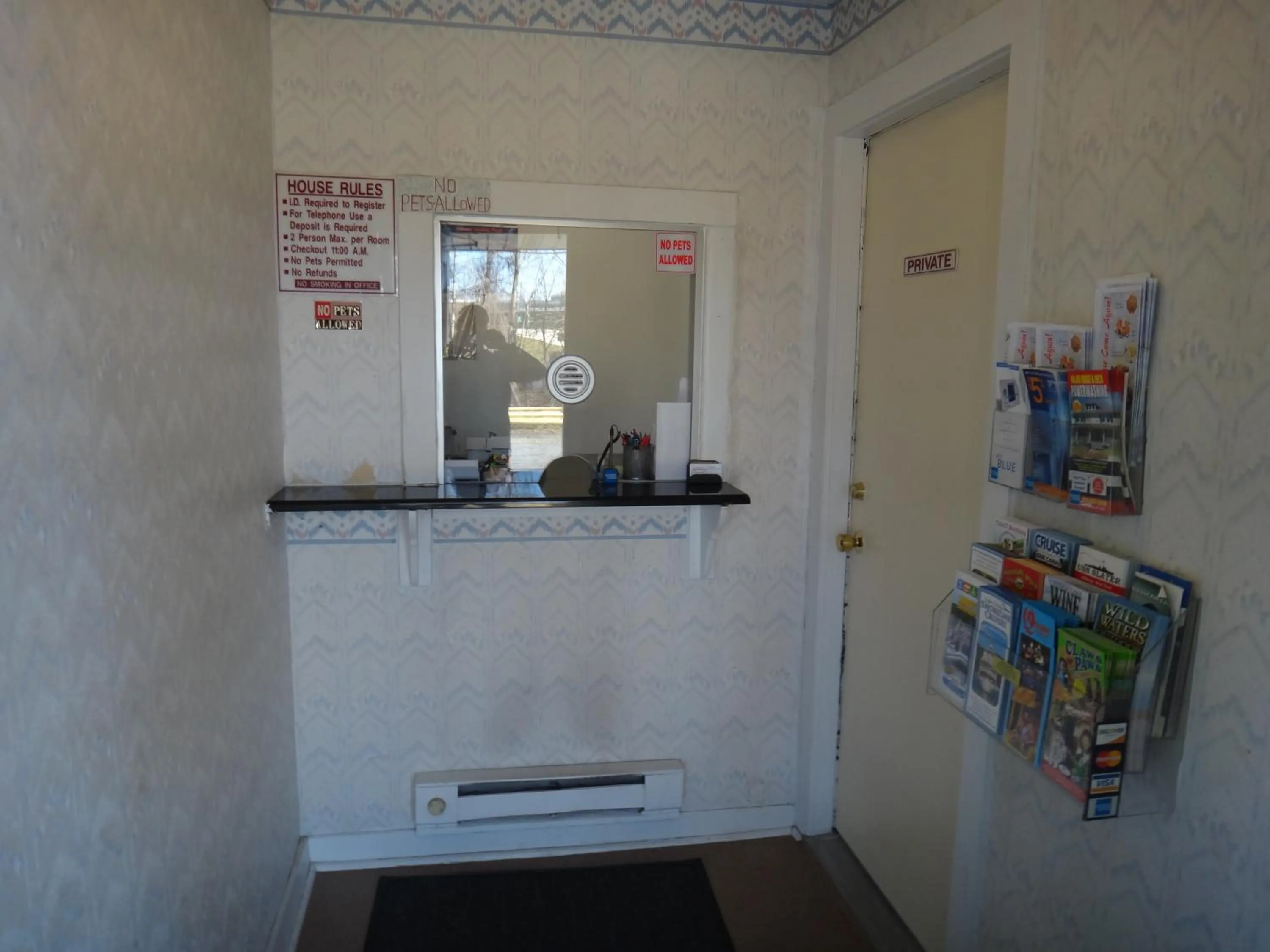 Lobby or reception in Budget Motor Inn- Mahopac