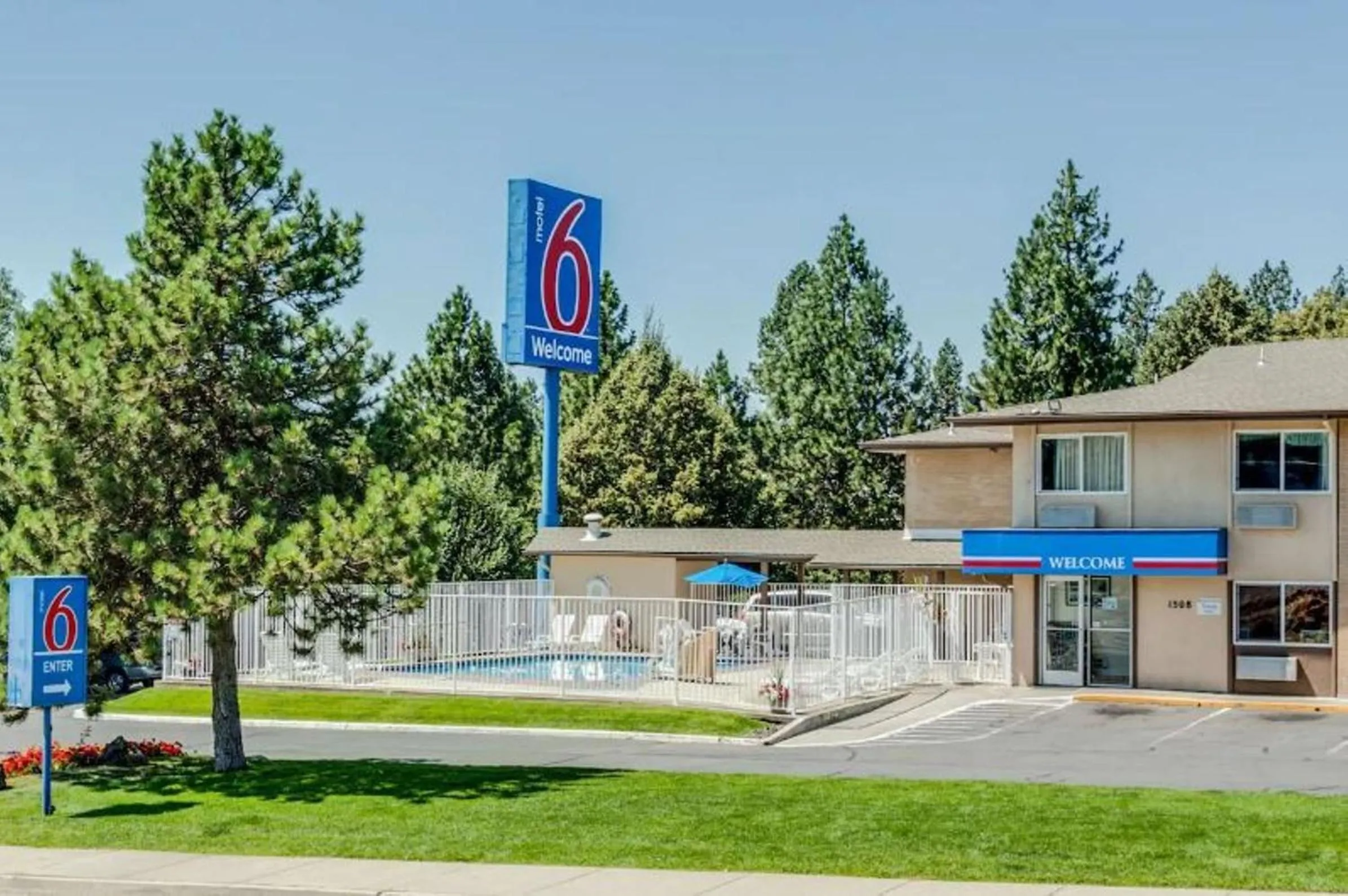 Property building in Motel 6-Spokane, WA - West