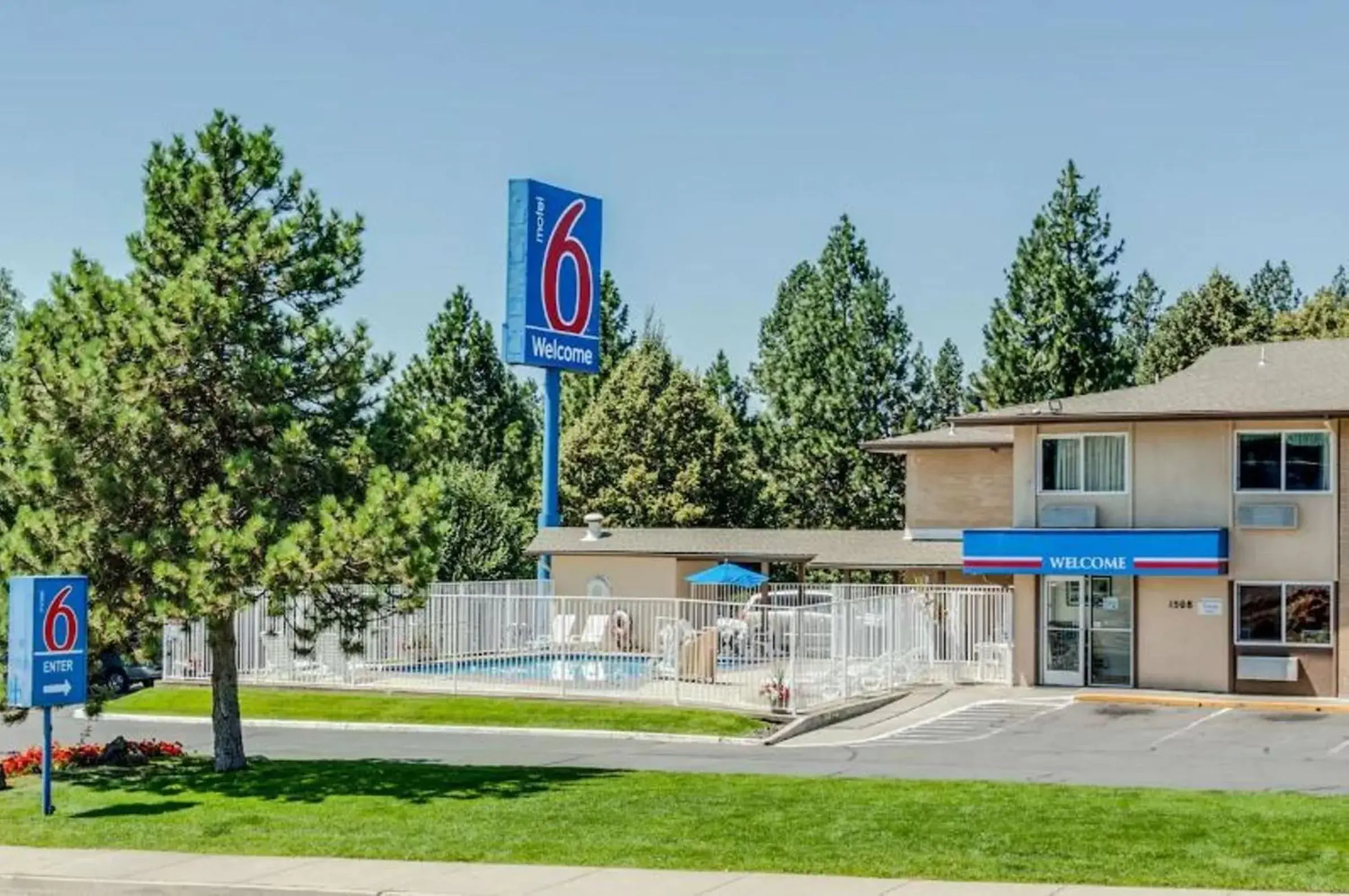 Property building in Motel 6-Spokane, WA - West Property building in Motel 6-Spokane, WA - West
