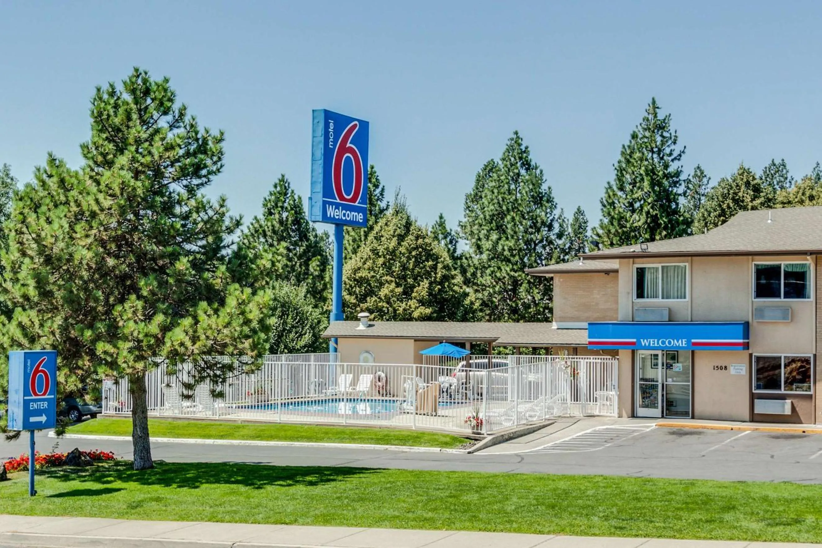 Property building in Motel 6-Spokane, WA - West