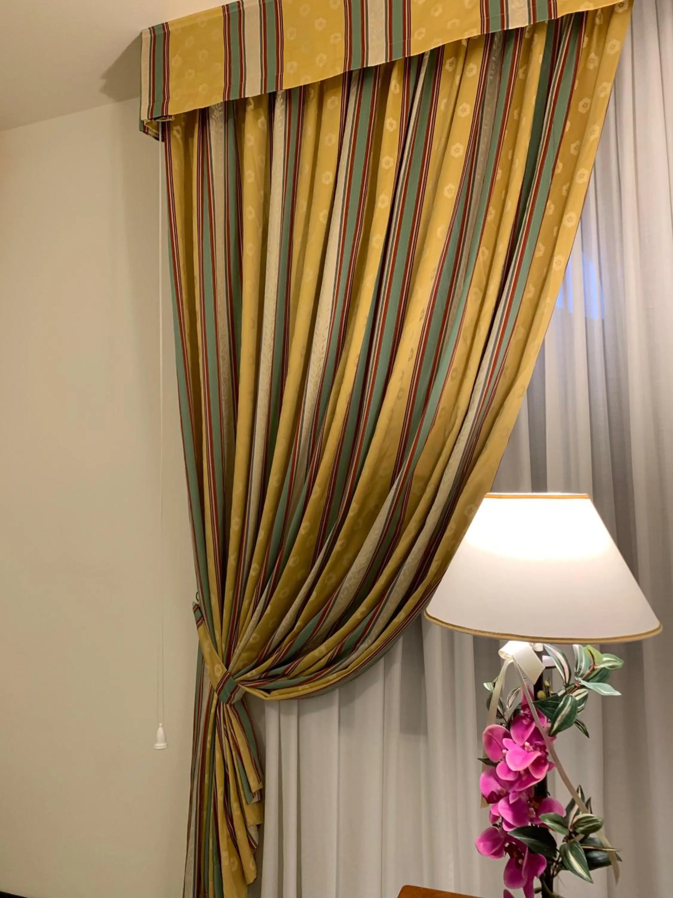 Decorative detail in Albergo Italia