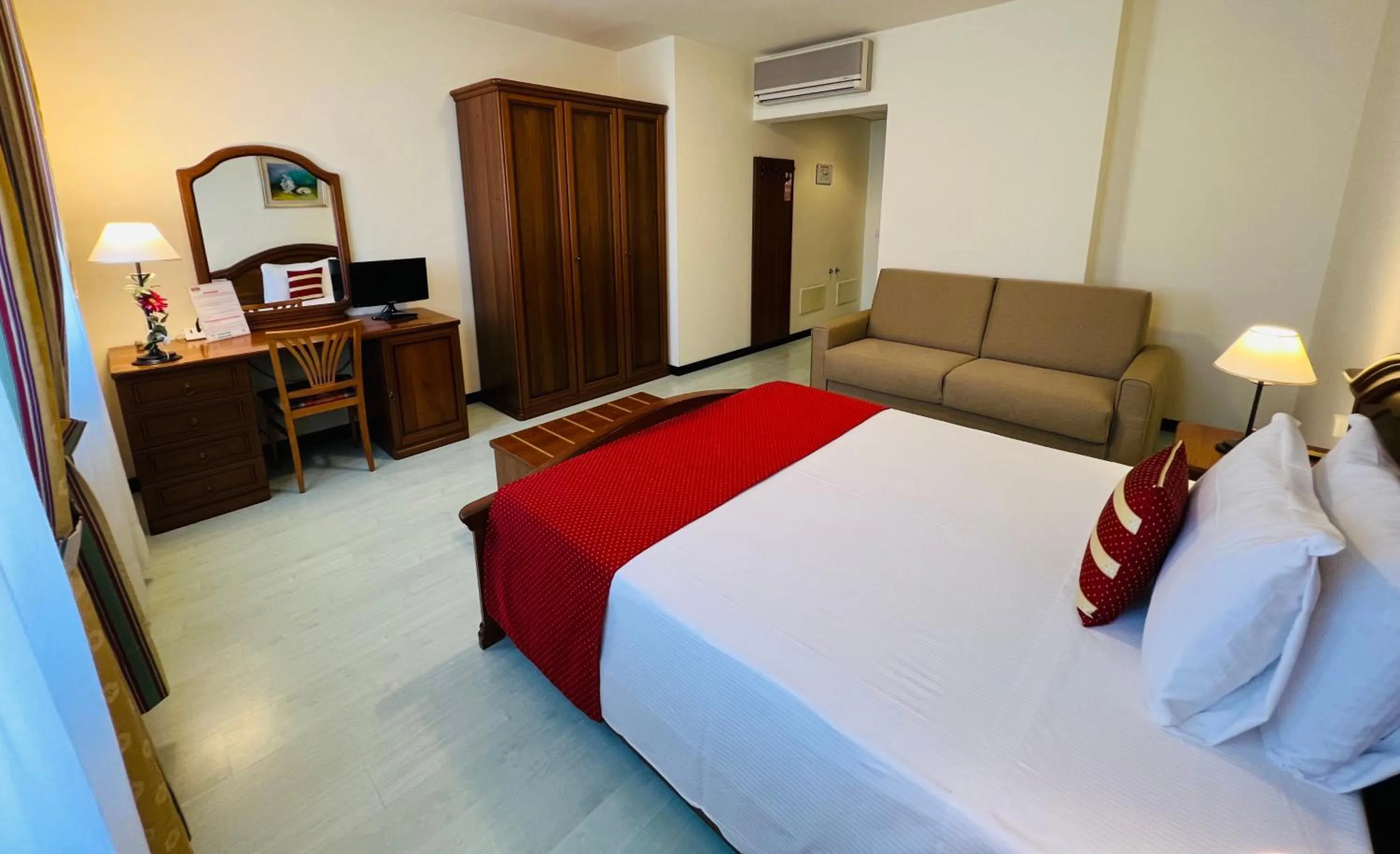 Photo of the whole room, Bed in Albergo Italia