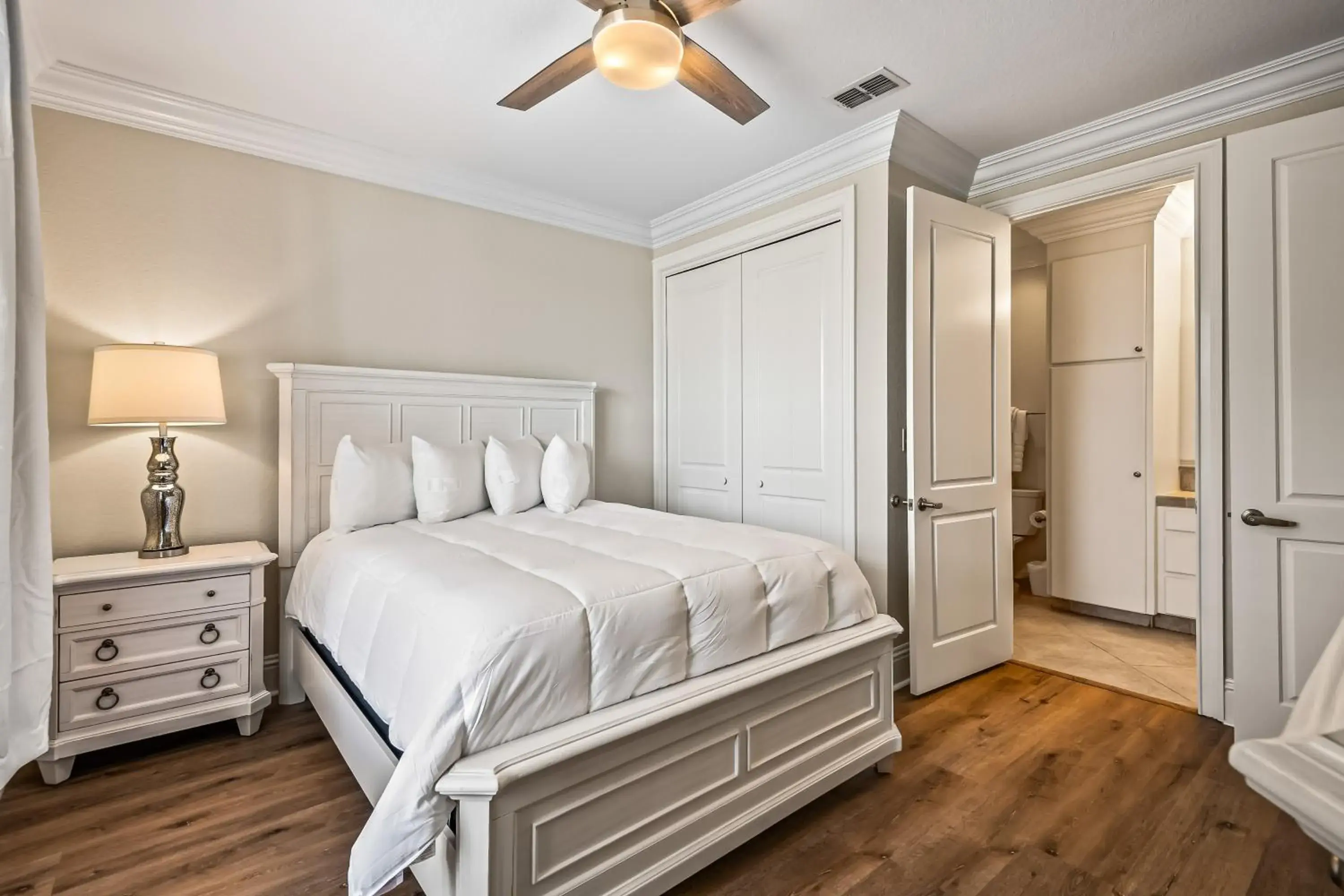 Bed in St James Bay Golf & Pickleball Resort Bed in St James Bay Golf & Pickleball Resort