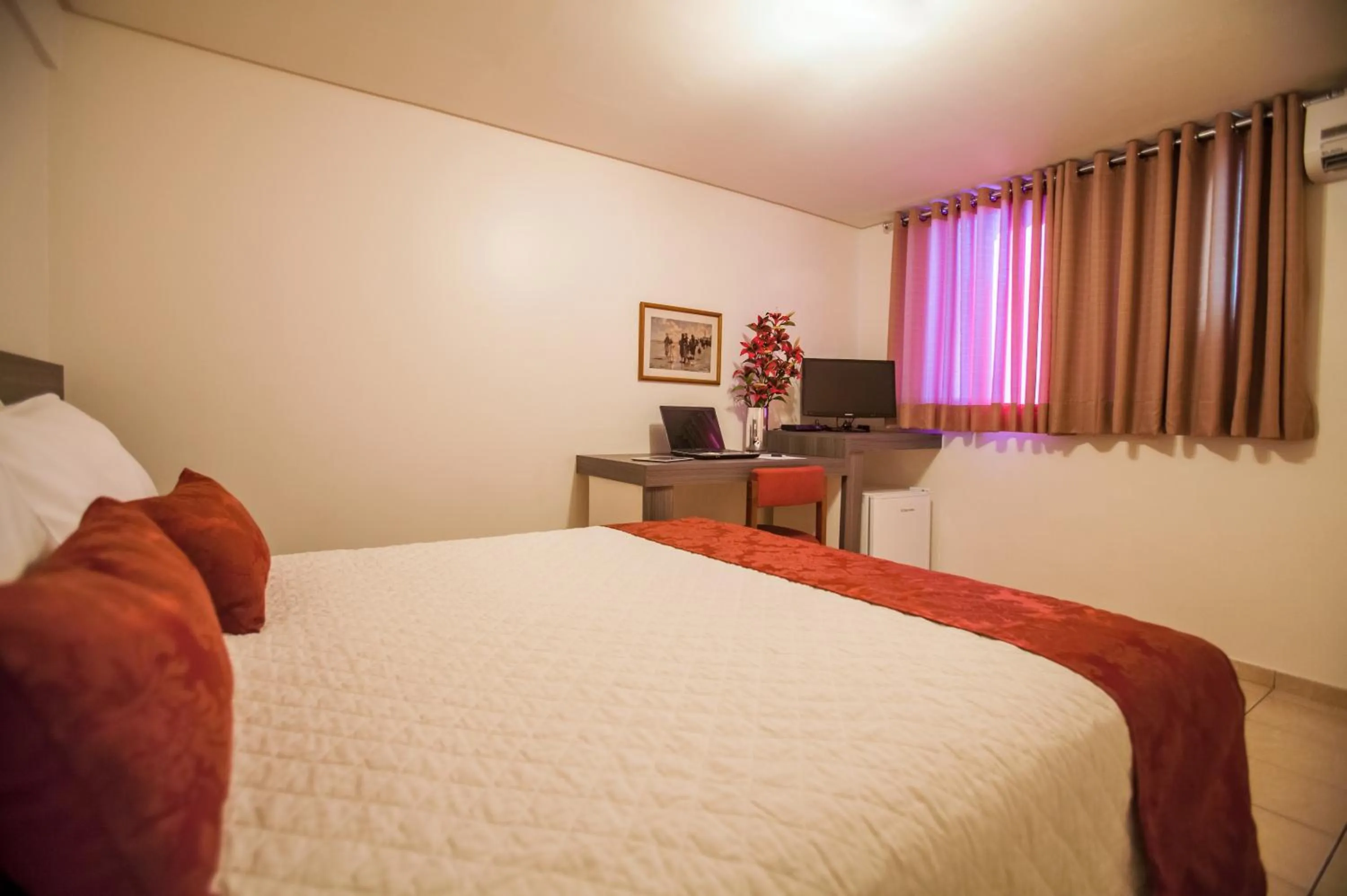 Bed in Oft Garden hotel