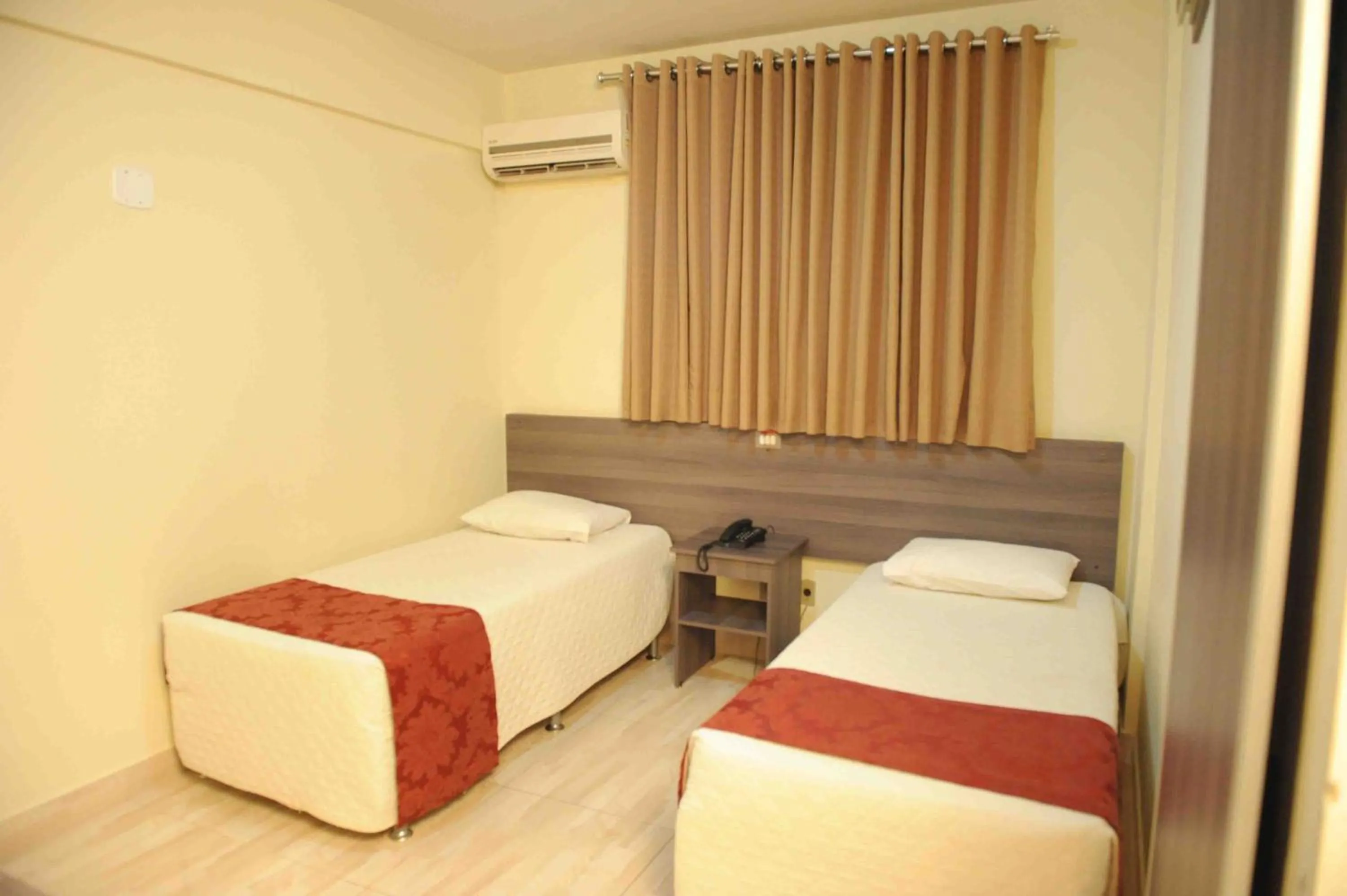 Bed in Oft Garden hotel