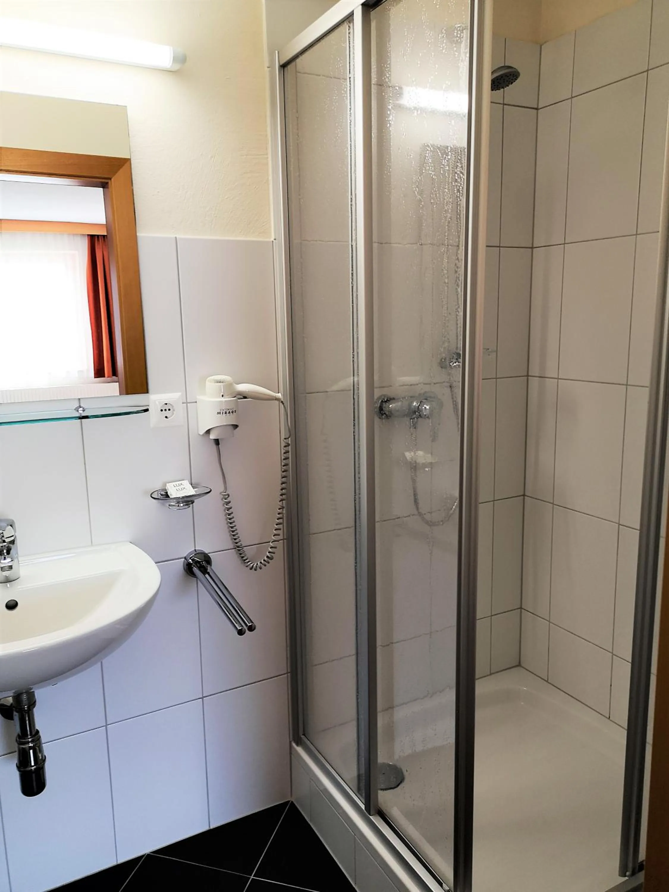 Shower in Apart Hotel Ideal