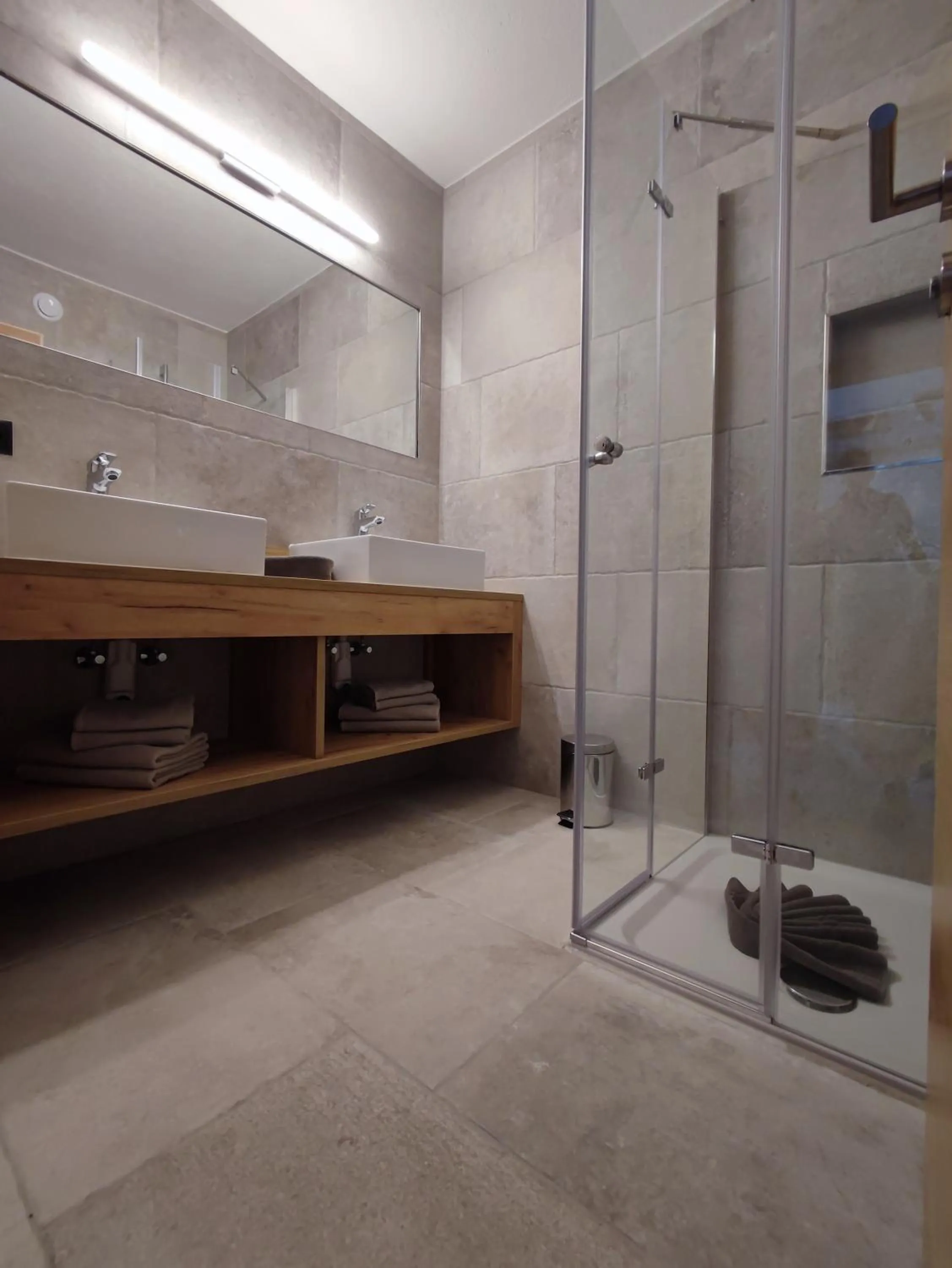 Shower in Apart Hotel Ideal