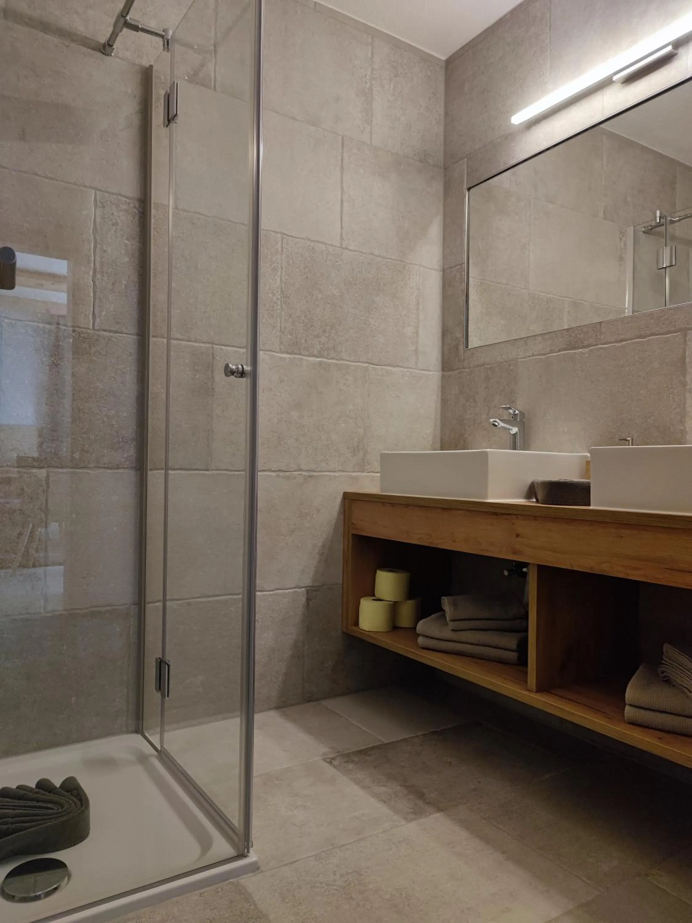 Shower in Apart Hotel Ideal