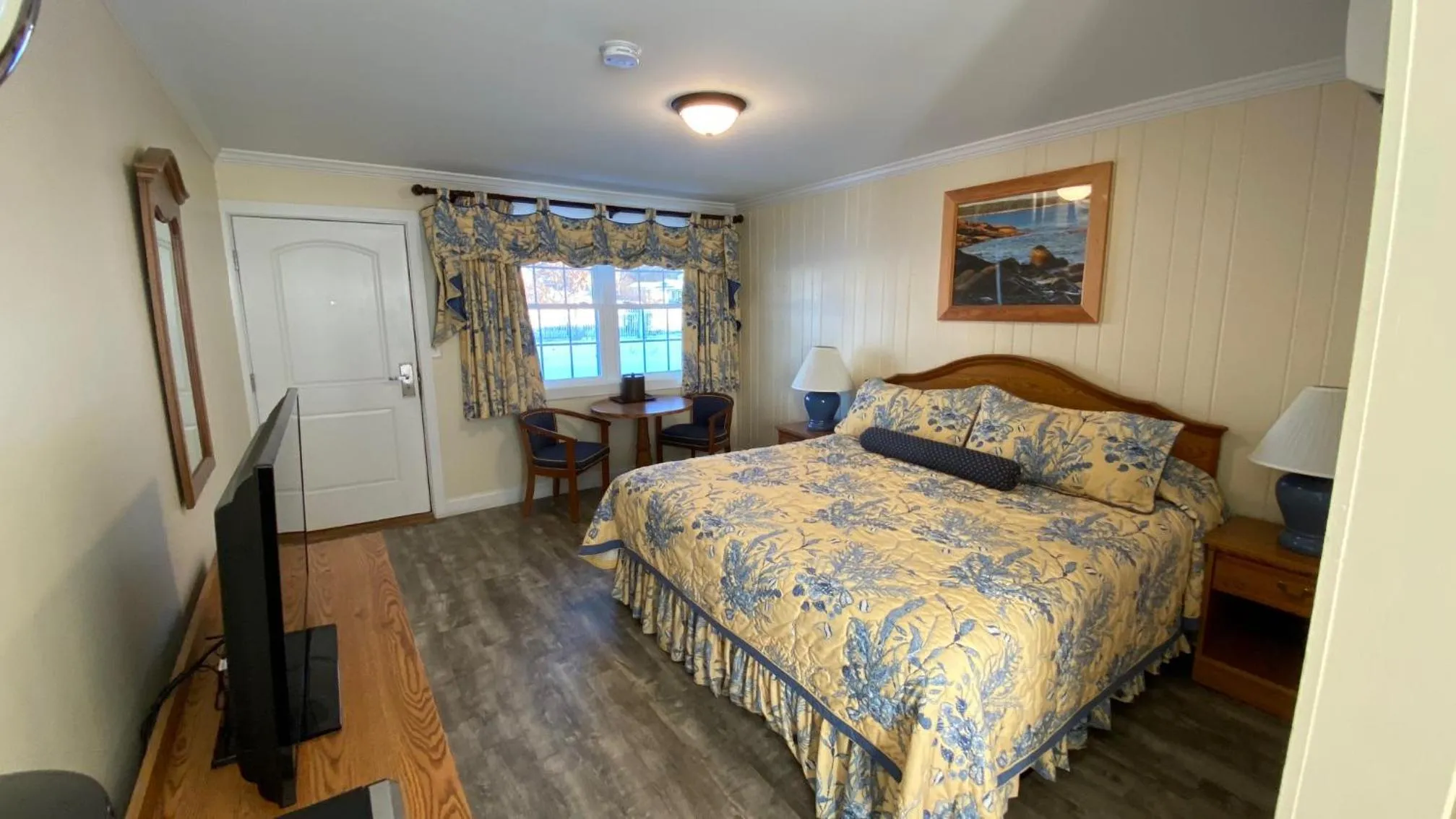 Photo of the whole room, Bed in Colonial Gables Oceanfront Village