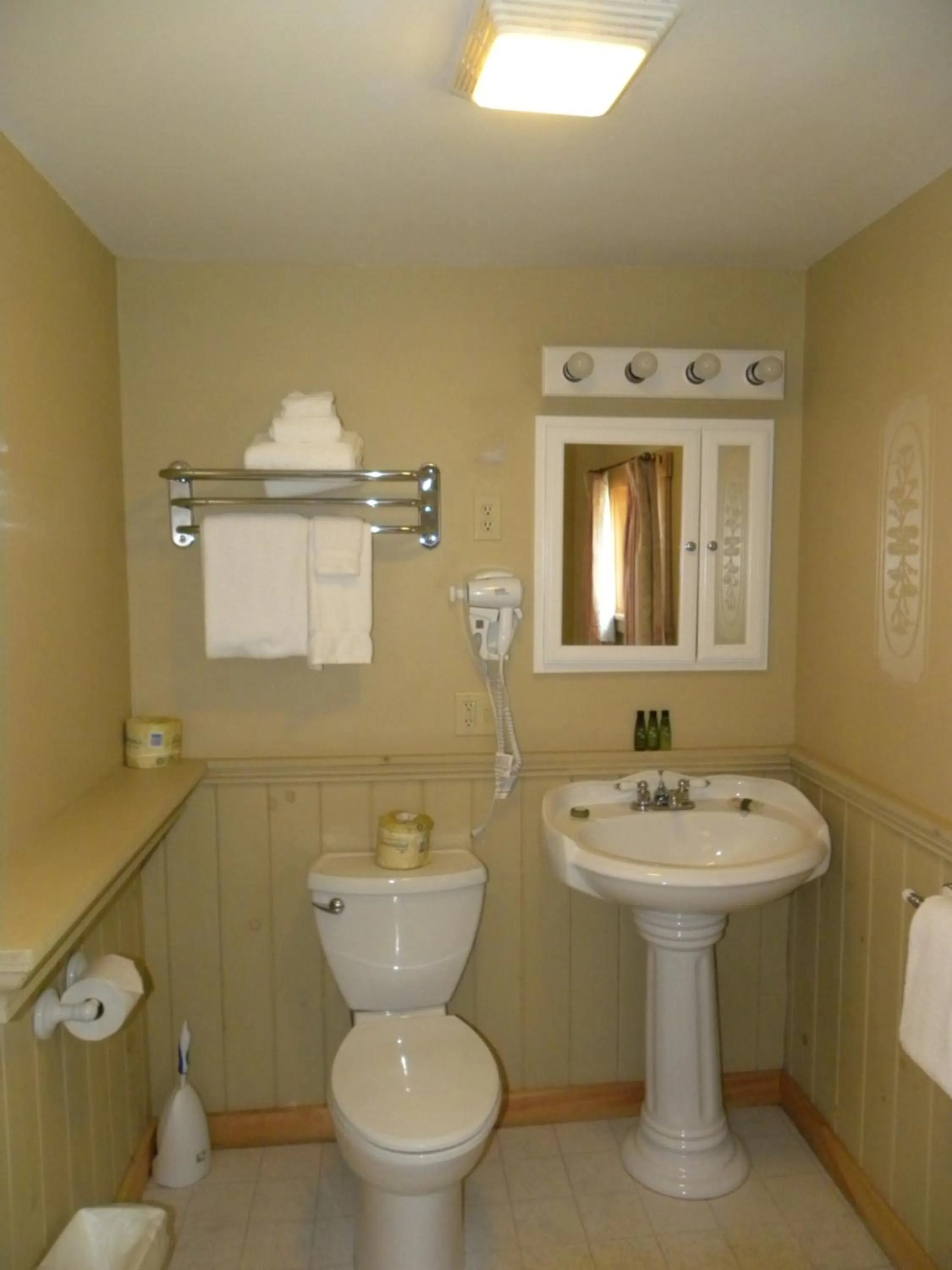 Bathroom in Colonial Gables Oceanfront Village