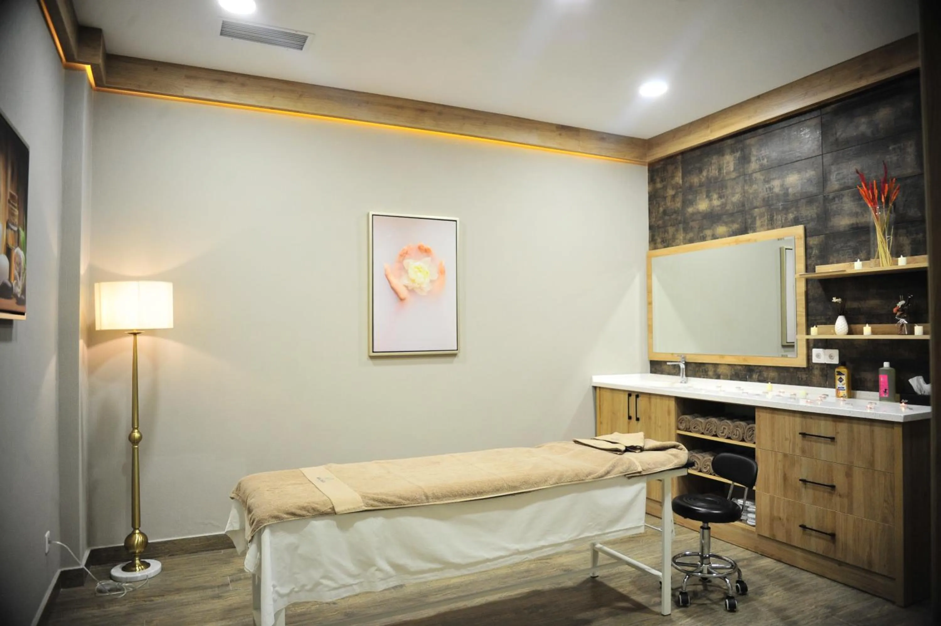 Massage in Macara Village Resort