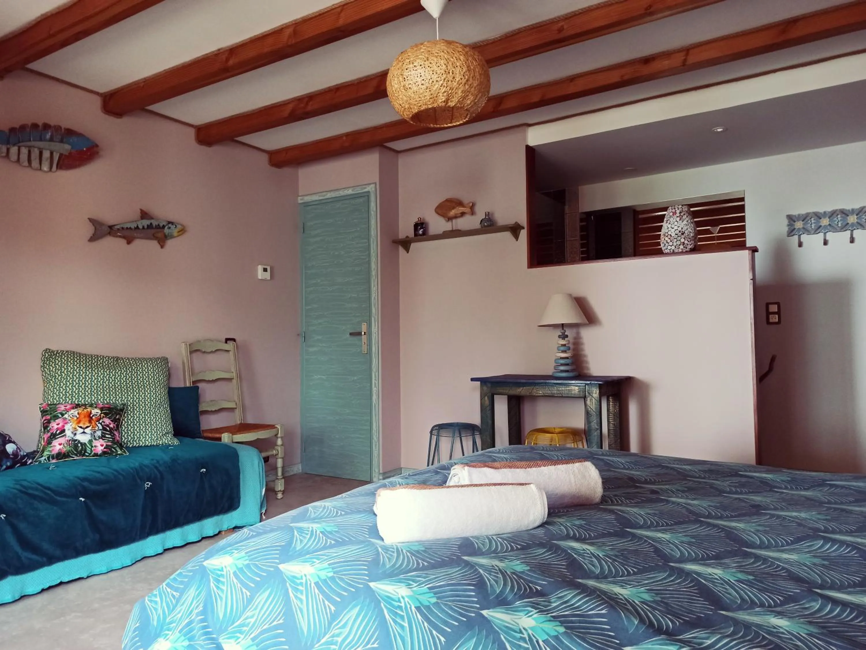 Photo of the whole room in Ô Rêves Ailleurs