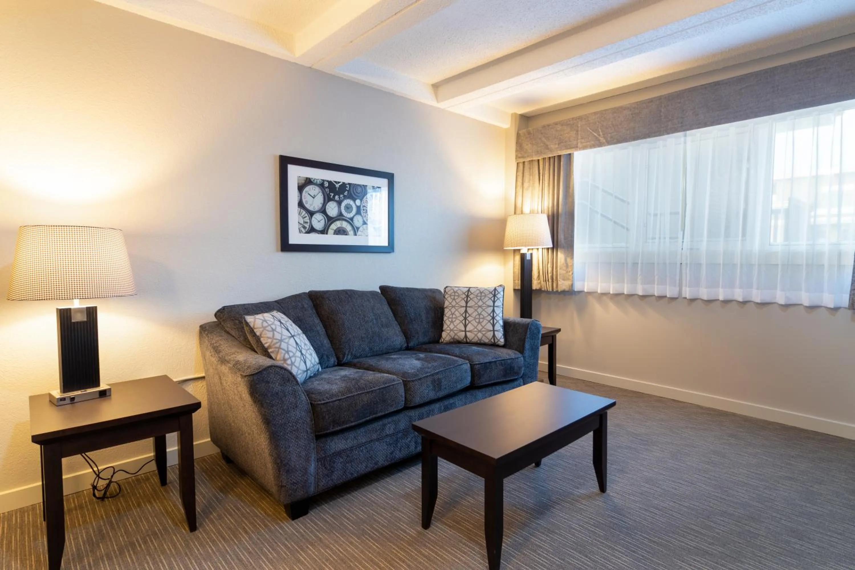 Living room in BCM Inns Fort McMurray - Downtown