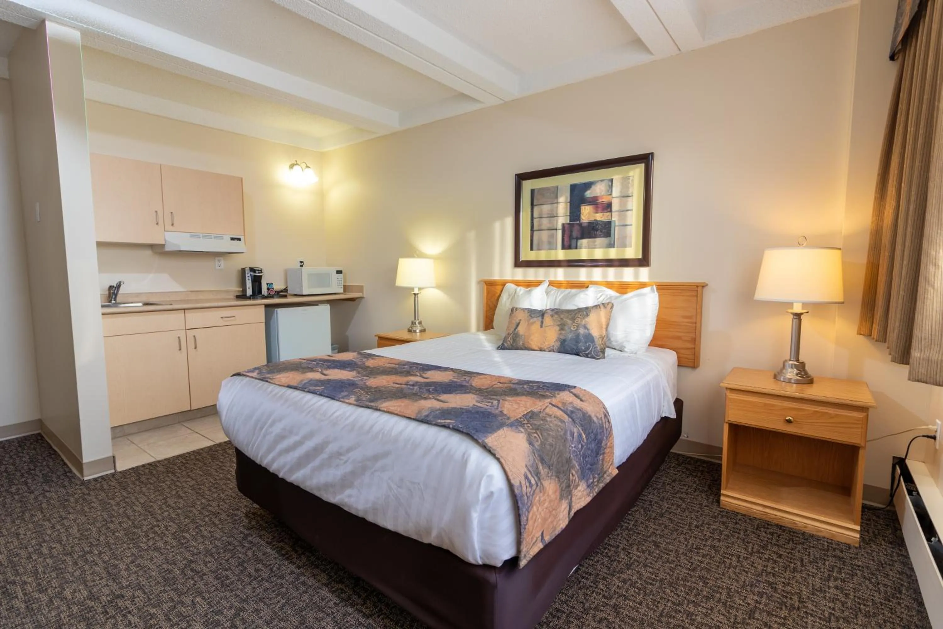 Photo of the whole room, Bed in BCM Inns Fort McMurray - Downtown