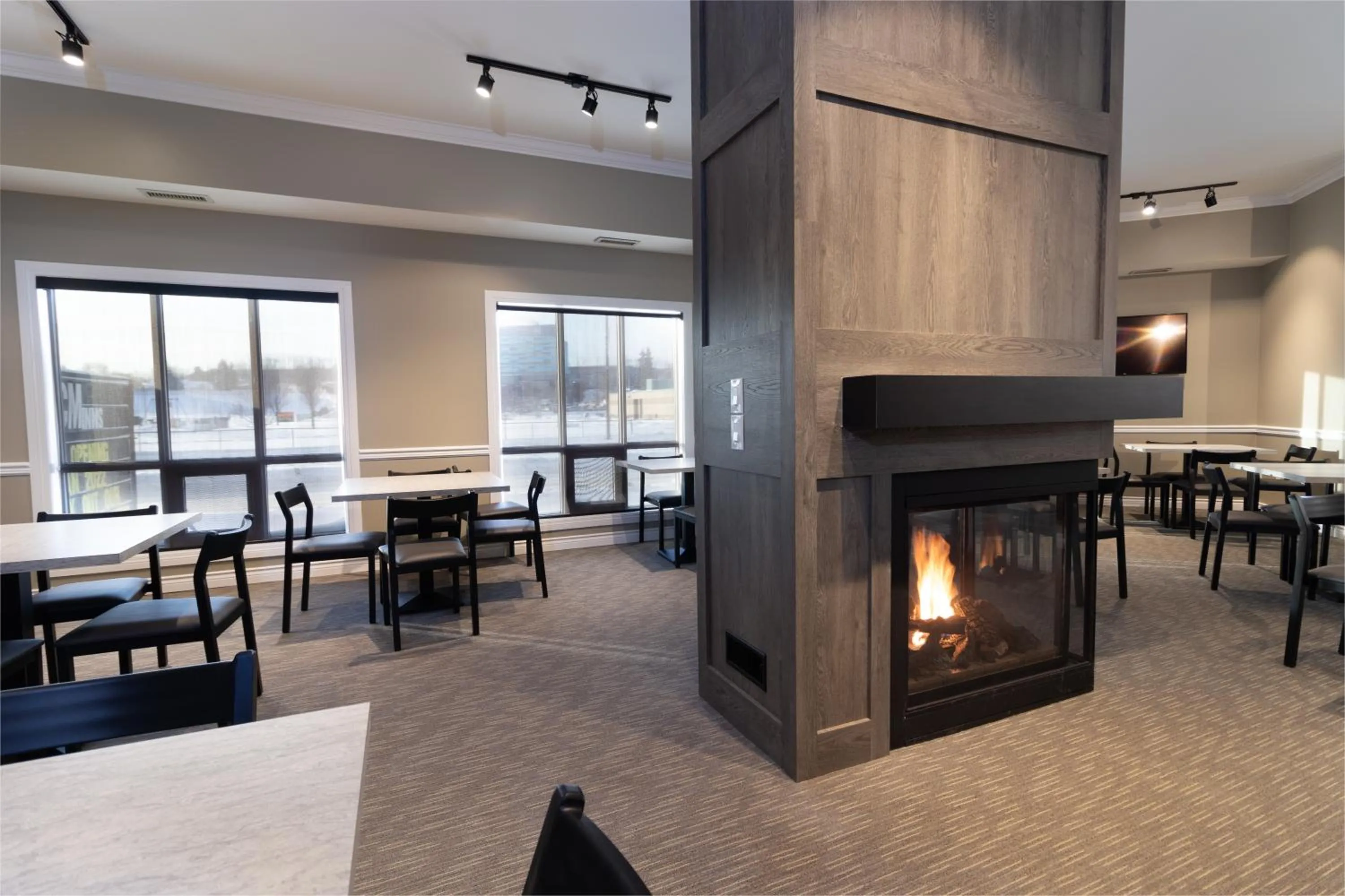 Dining area in BCM Inns Fort McMurray - Downtown