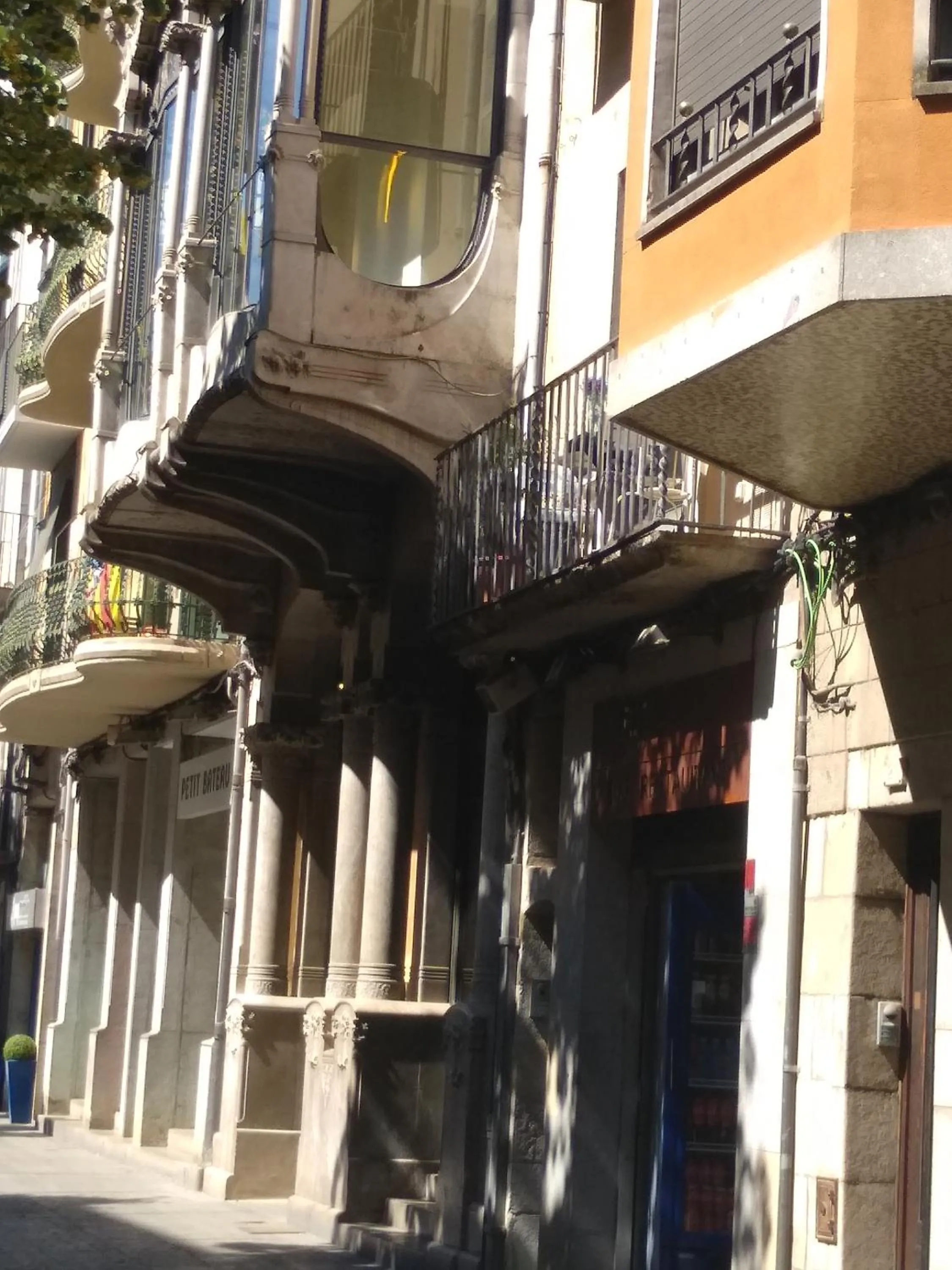 Property building in Onyar apartments Rambla de la llibertat 27