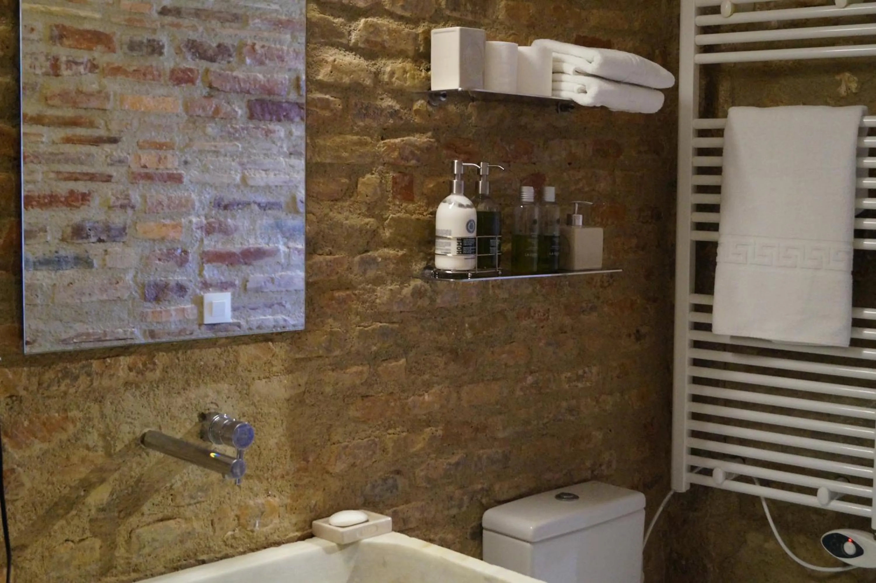 Bathroom in Onyar apartments Rambla de la llibertat 27