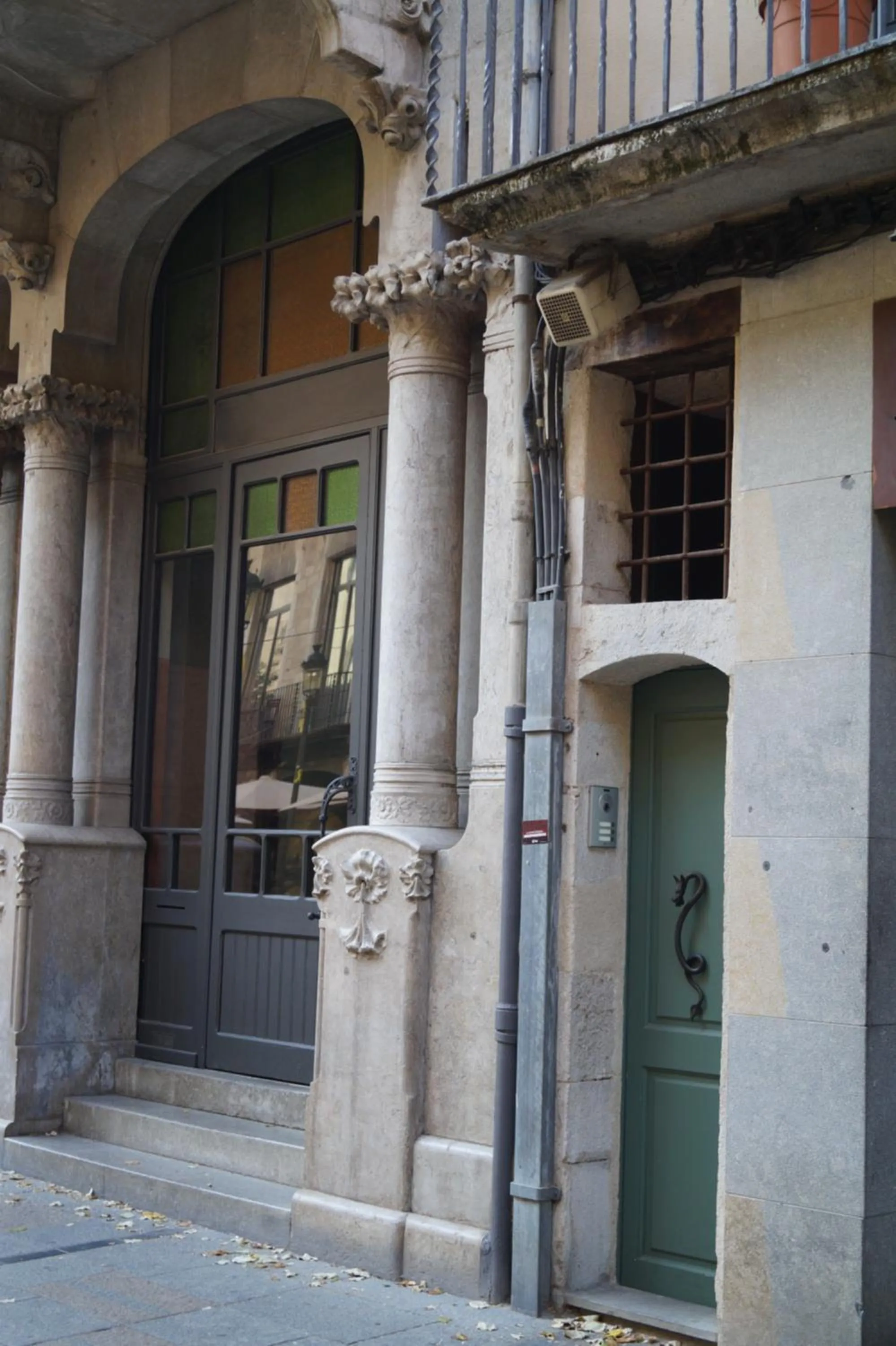 Facade/entrance in Onyar apartments Rambla de la llibertat 27
