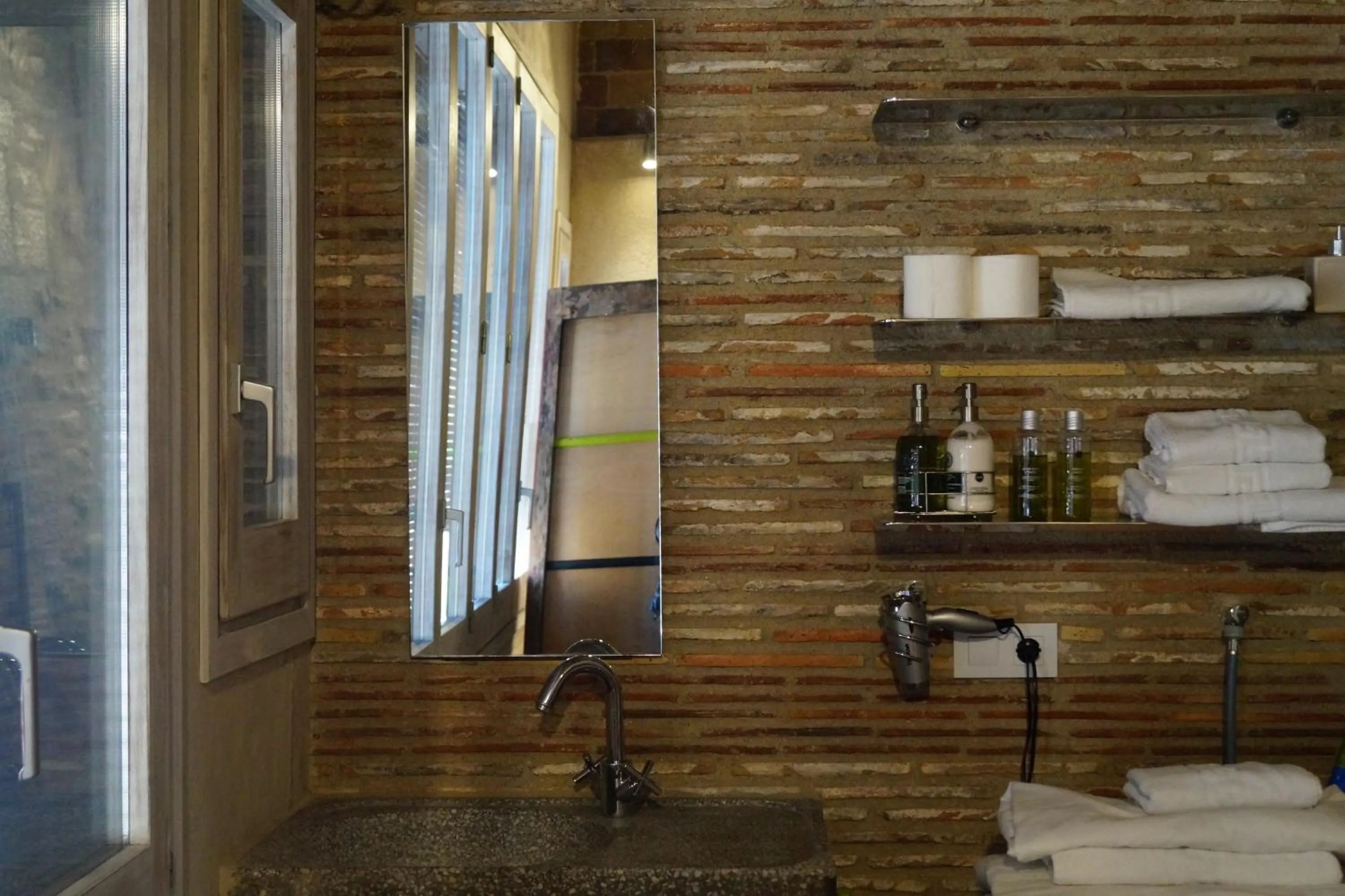 Bathroom in Onyar apartments Rambla de la llibertat 27