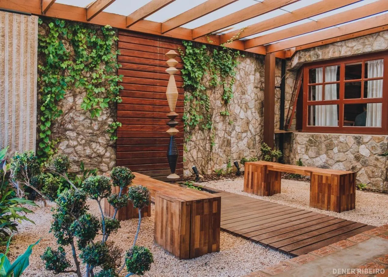 Restaurant/places to eat in Esquilo Hotel