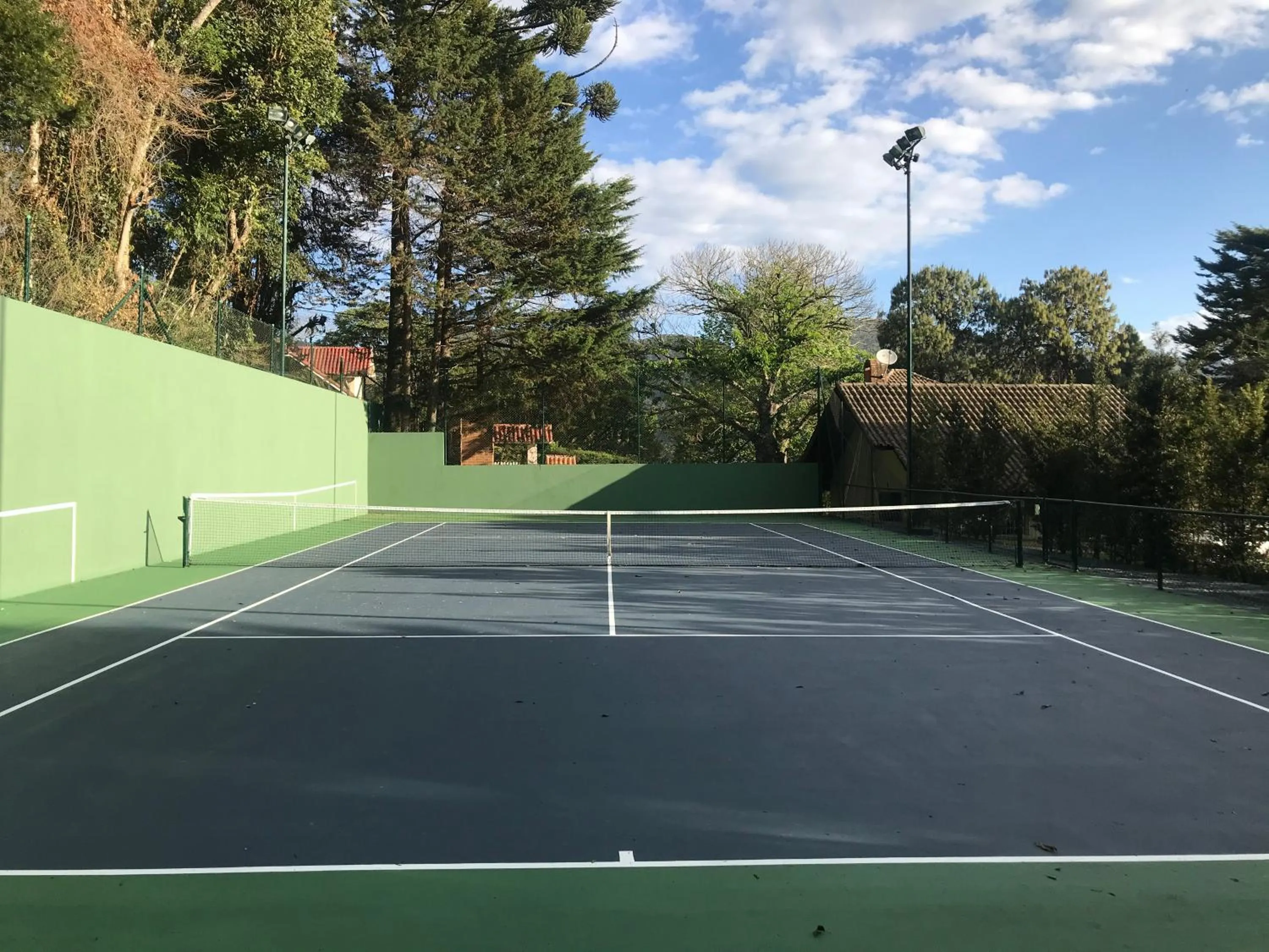 Tennis court in Esquilo Hotel