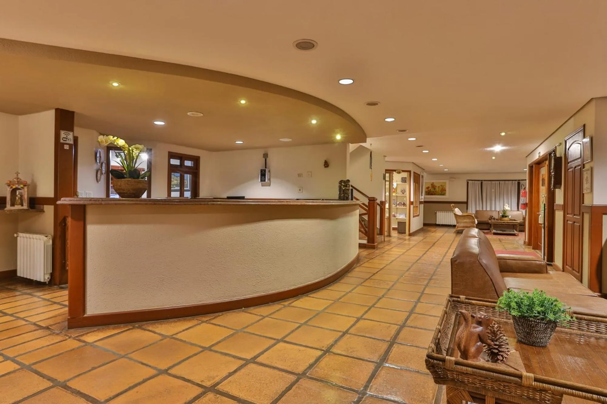 Lobby or reception in Esquilo Hotel