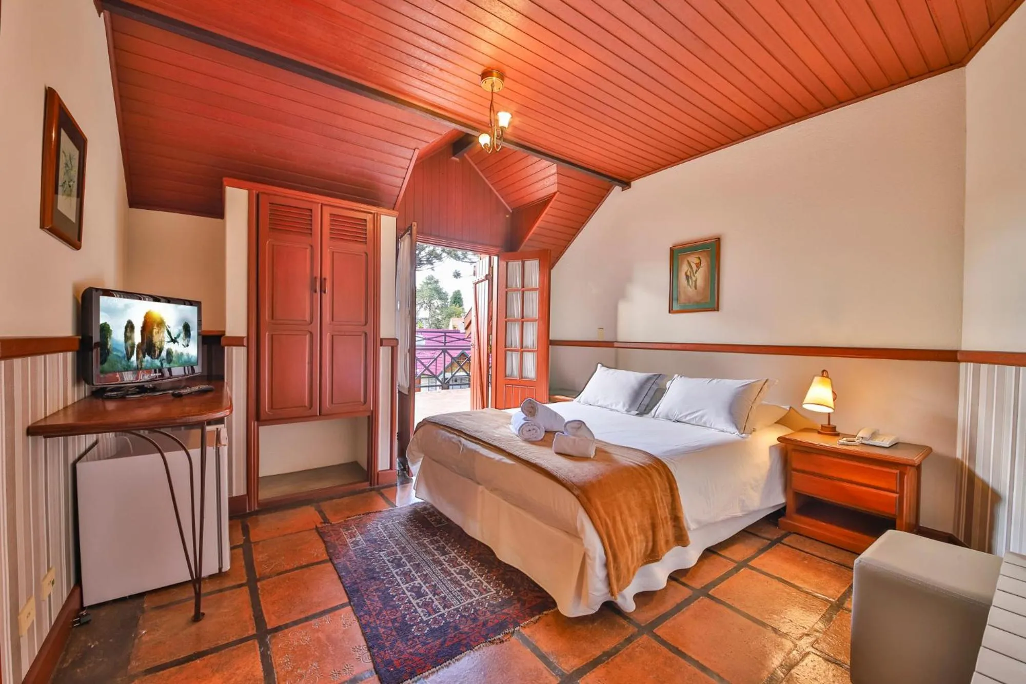 Photo of the whole room, Bed in Esquilo Hotel