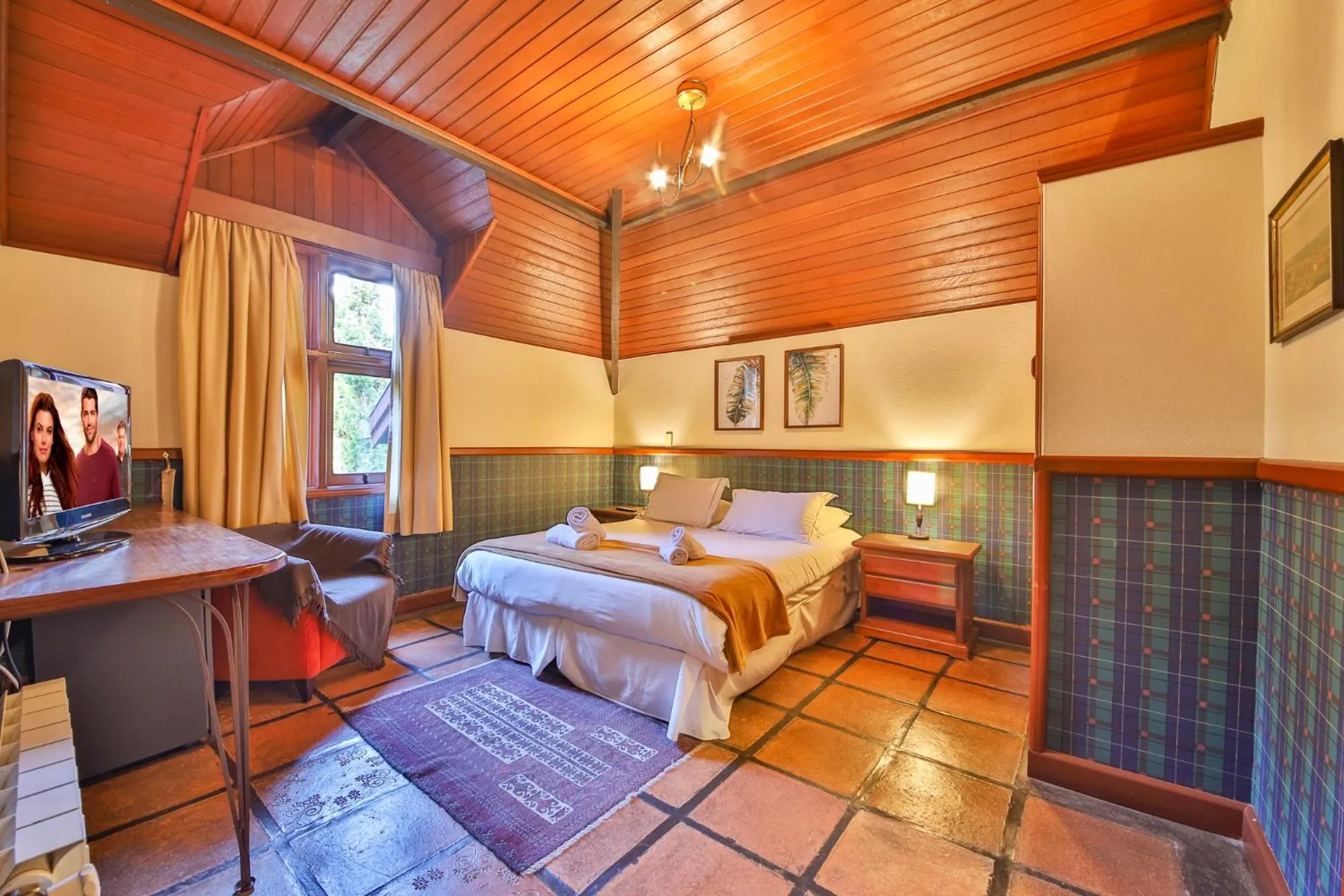 Photo of the whole room, Bed in Esquilo Hotel